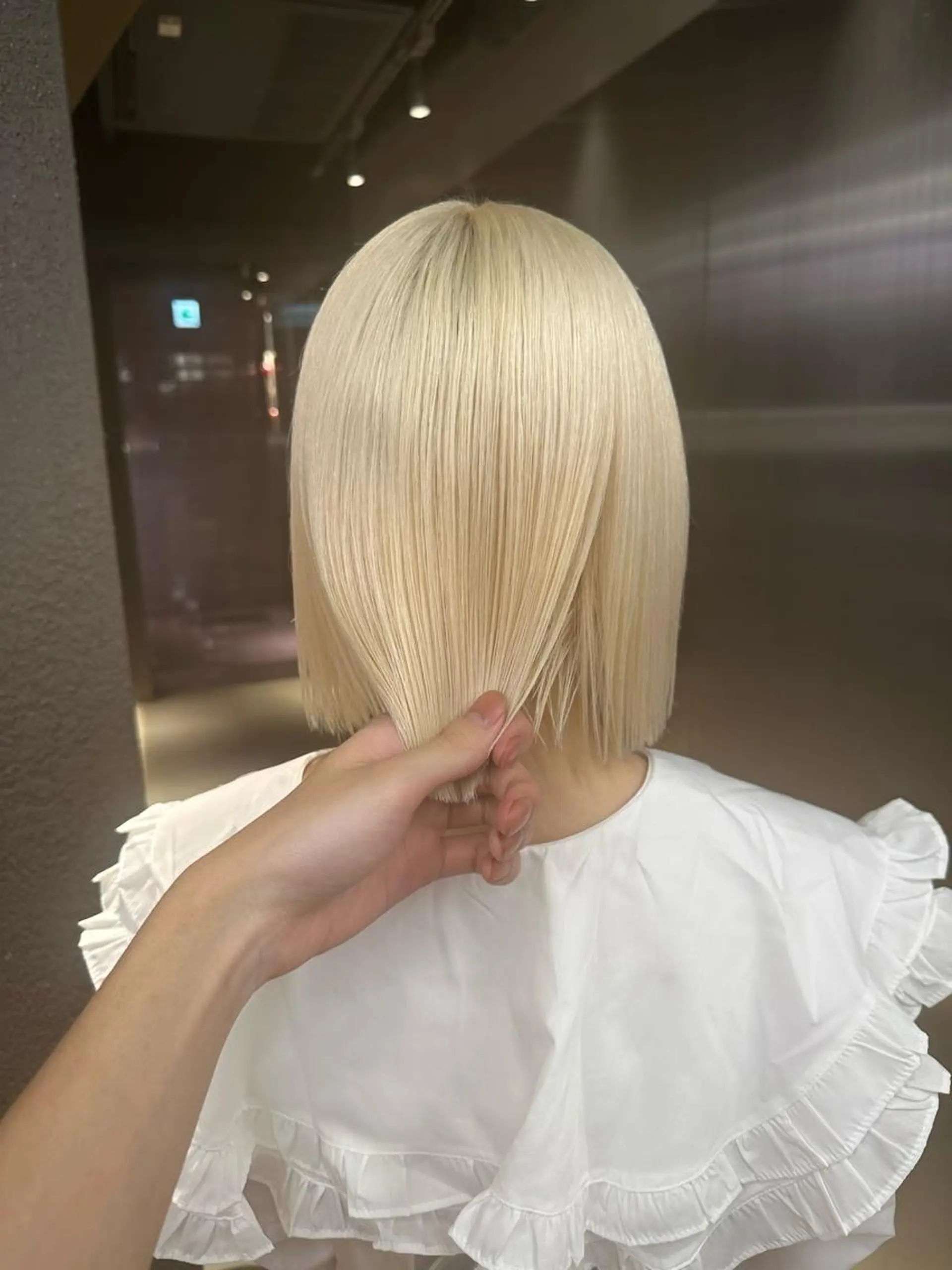 ショート カラー ブロンド ホワイトブロンド カット ヘアカラー トリートメント 鈴木/ミルクティー/ ブリーチ/ボブ/のヘアスタイル