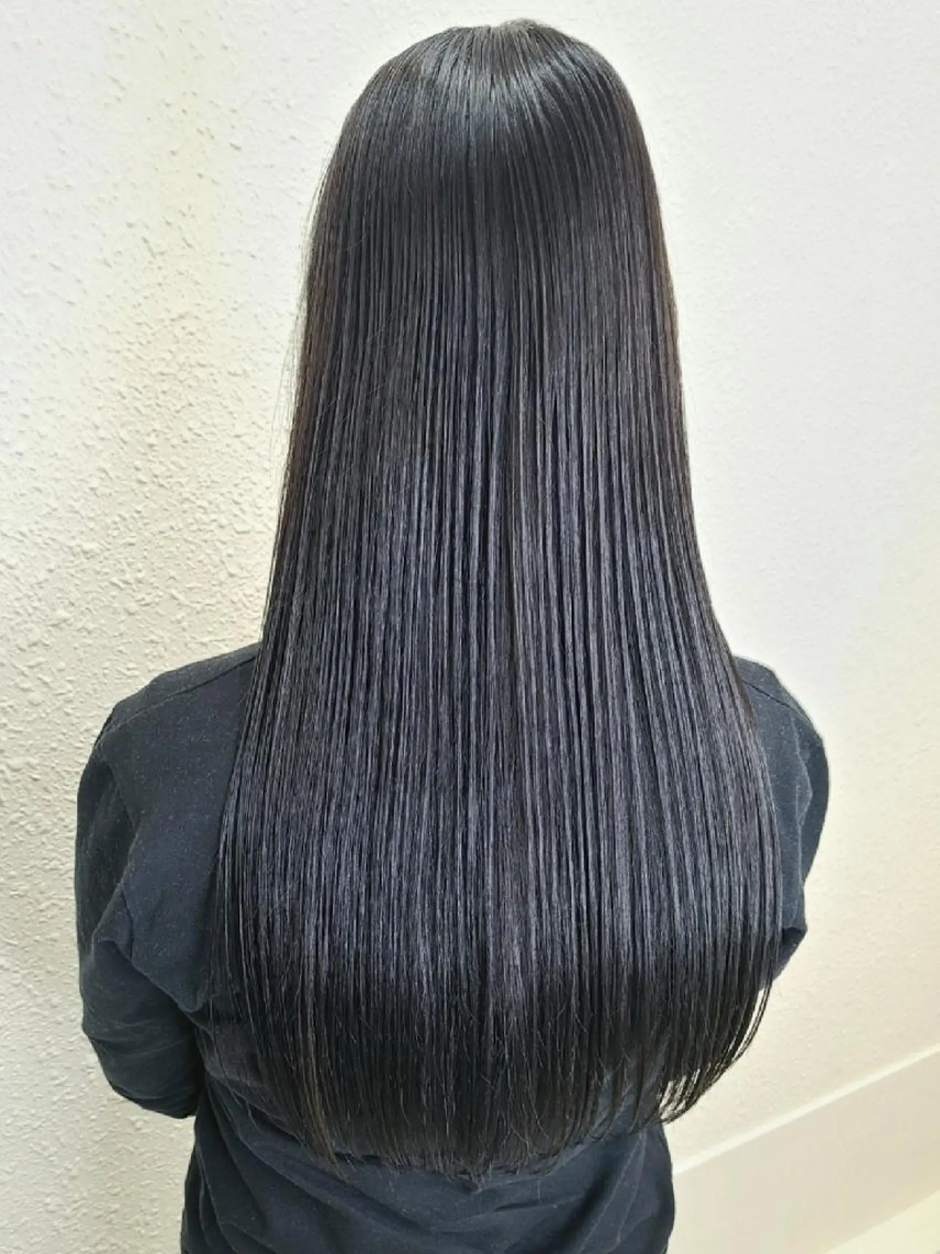 ロング カラー 黒髪 ブルーカラー ブルーブラック ブリーチカラー🌈 嘉名 真樹のヘアスタイル