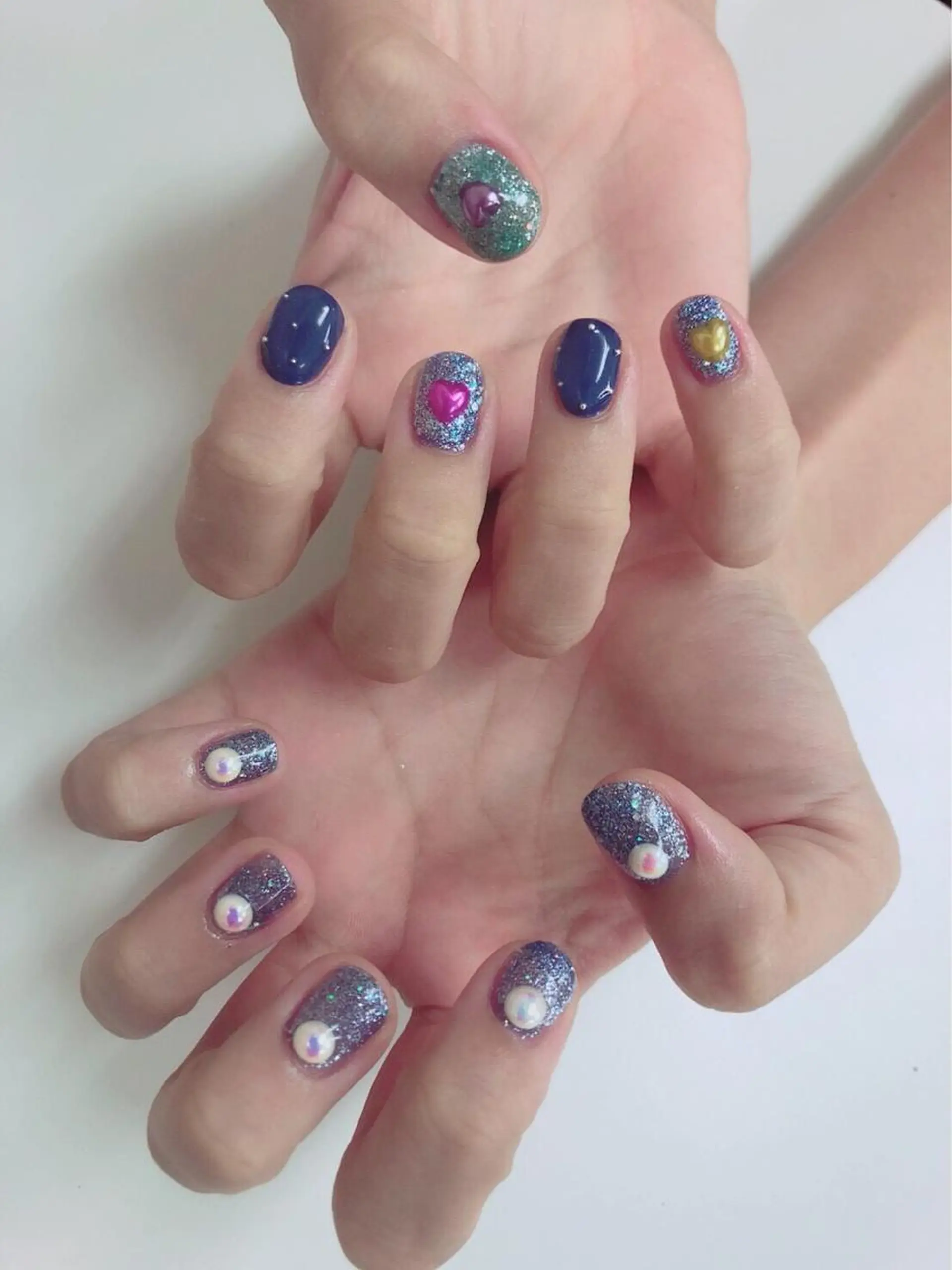 ネイル 指名支持率NO.1 スタイリストのヘアスタイル