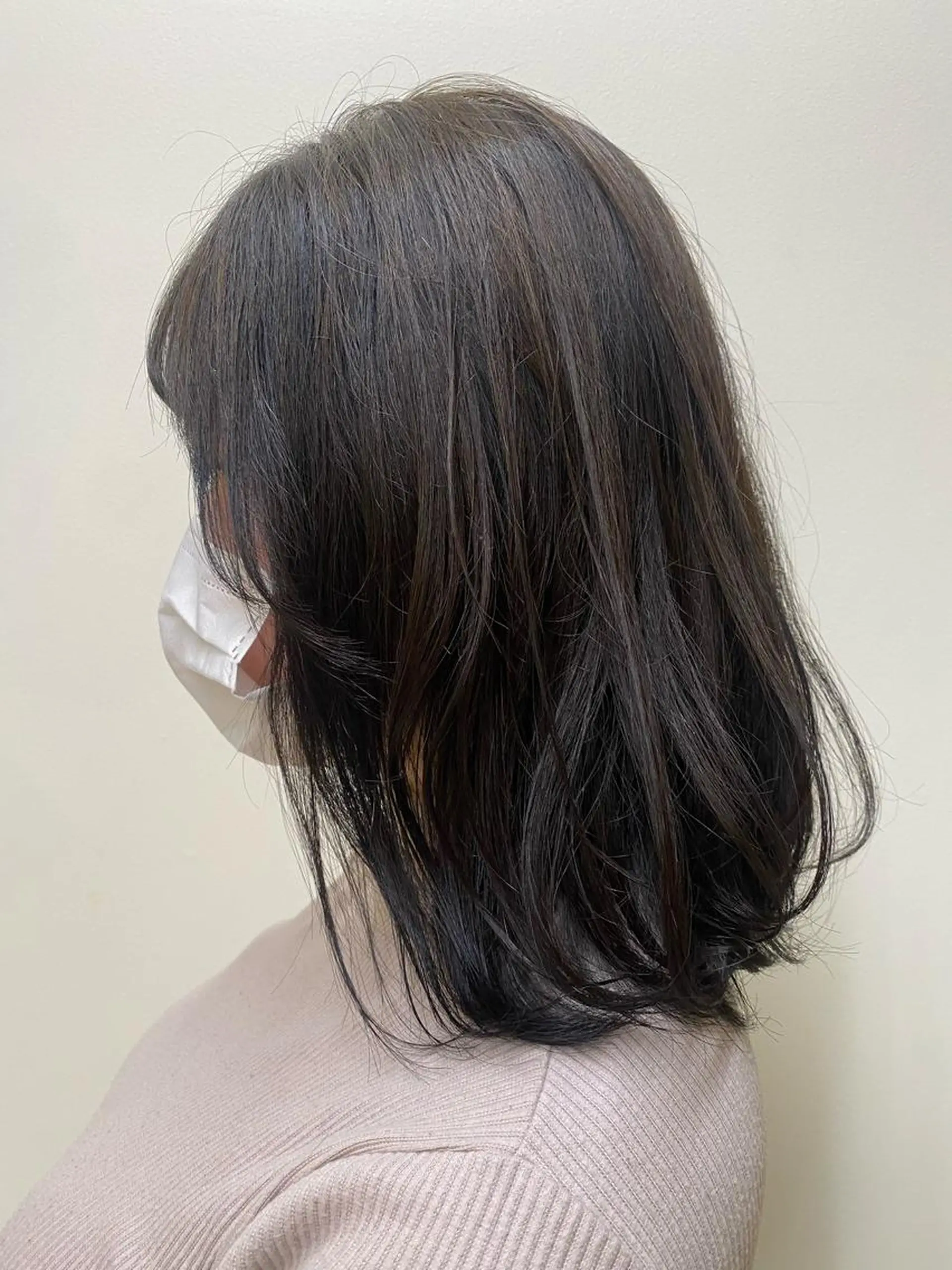 カラー 勝海 絢音のヘアスタイル