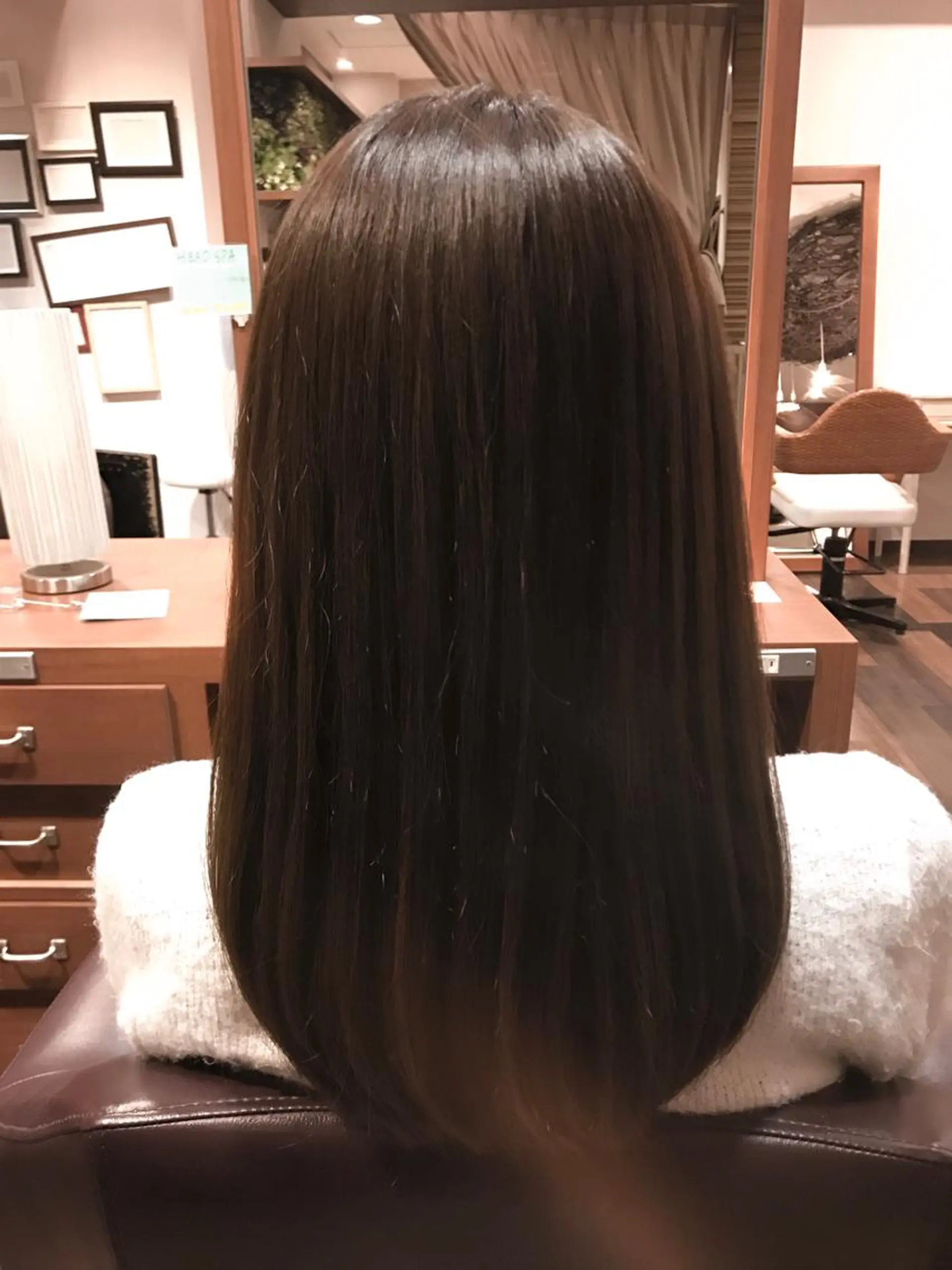 セミロング カラー ひろせ かなのヘアスタイル