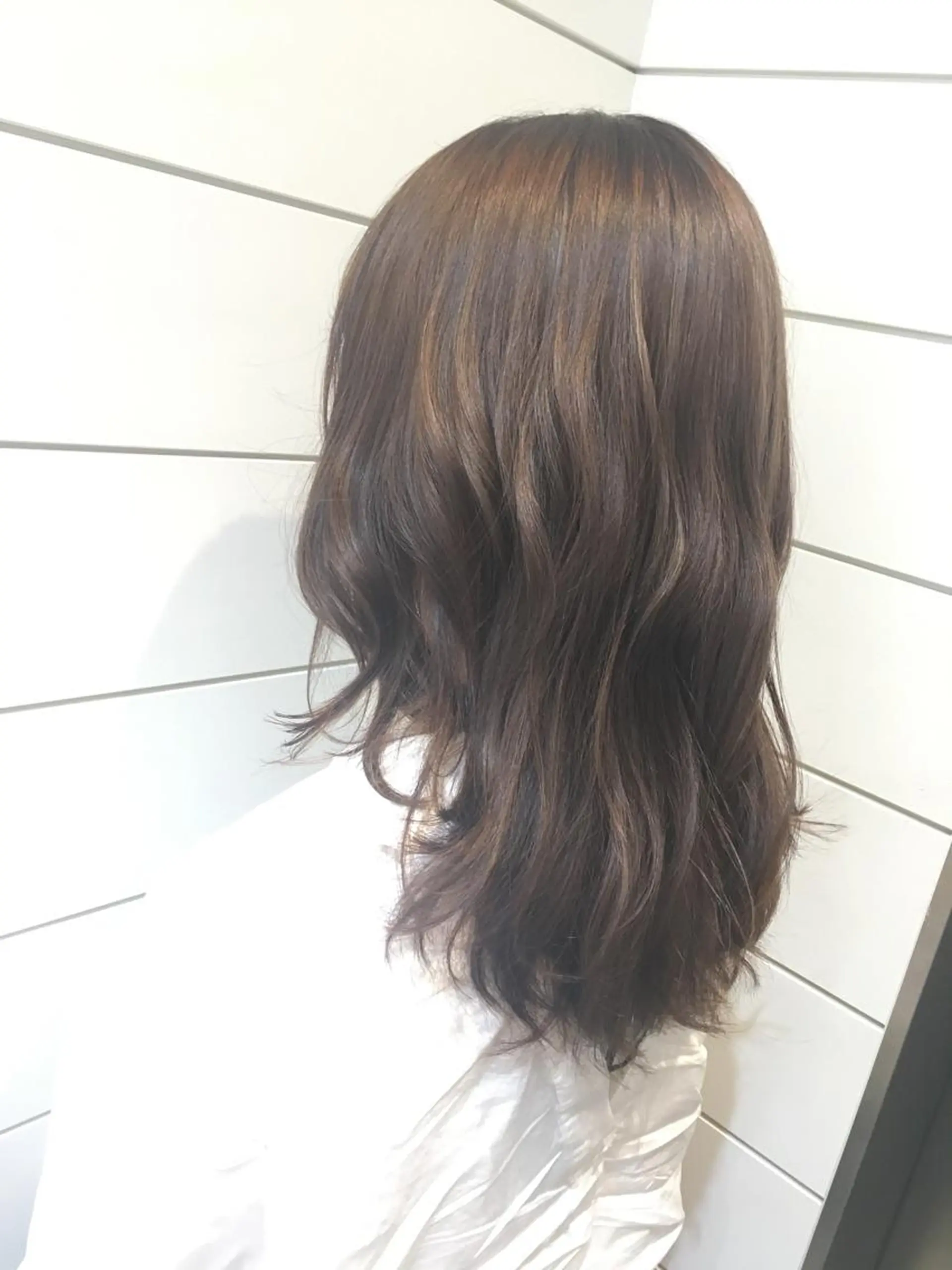 セミロング カラー ヘアアレンジ グレージュ ハイライトカラー ハイライト 鍵山 千秋のヘアスタイル