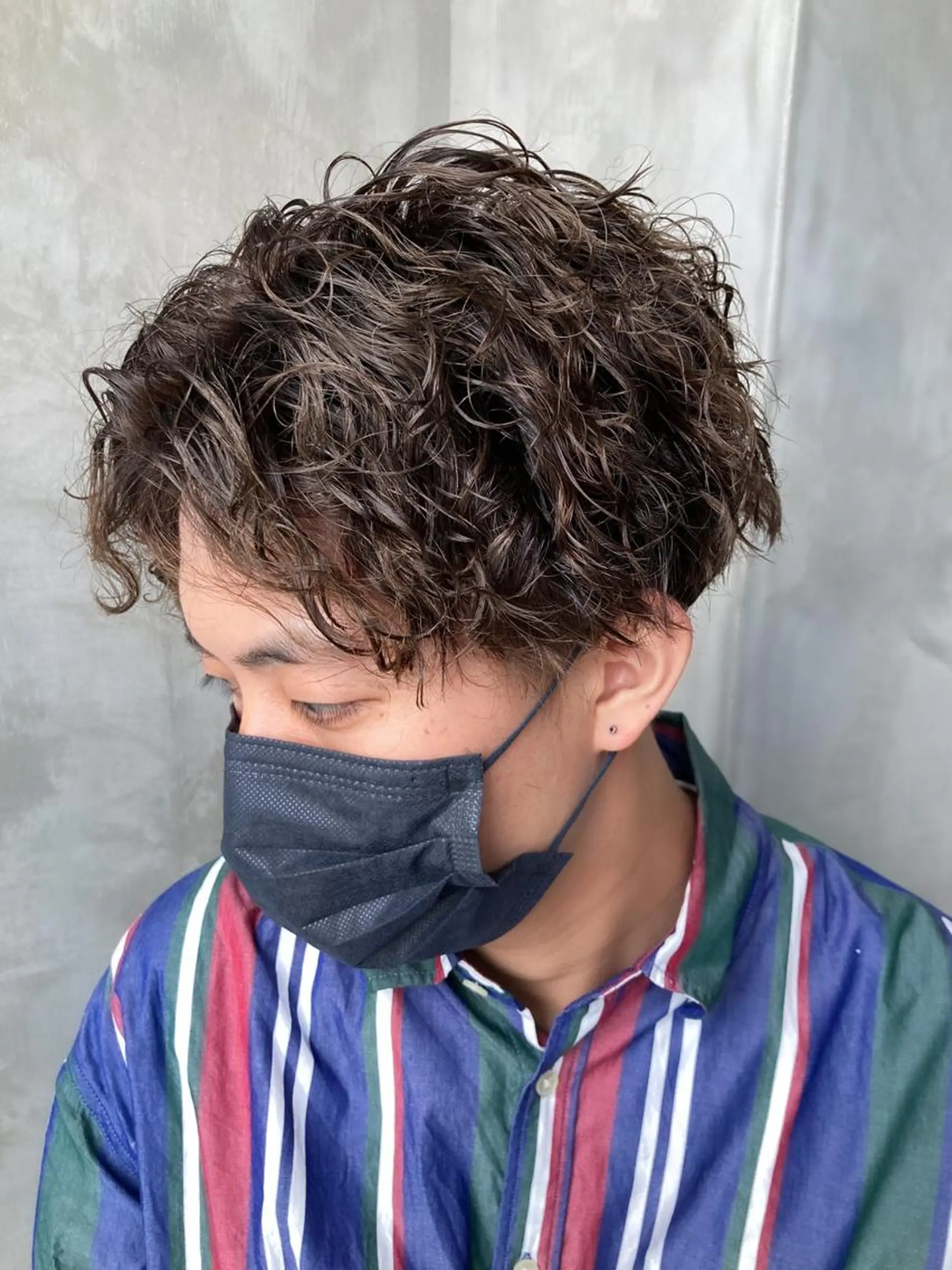 ショート パーマ メンズ センターパート 波巻きスパイラルパー マ/シャドウパーマ駿のヘアスタイル