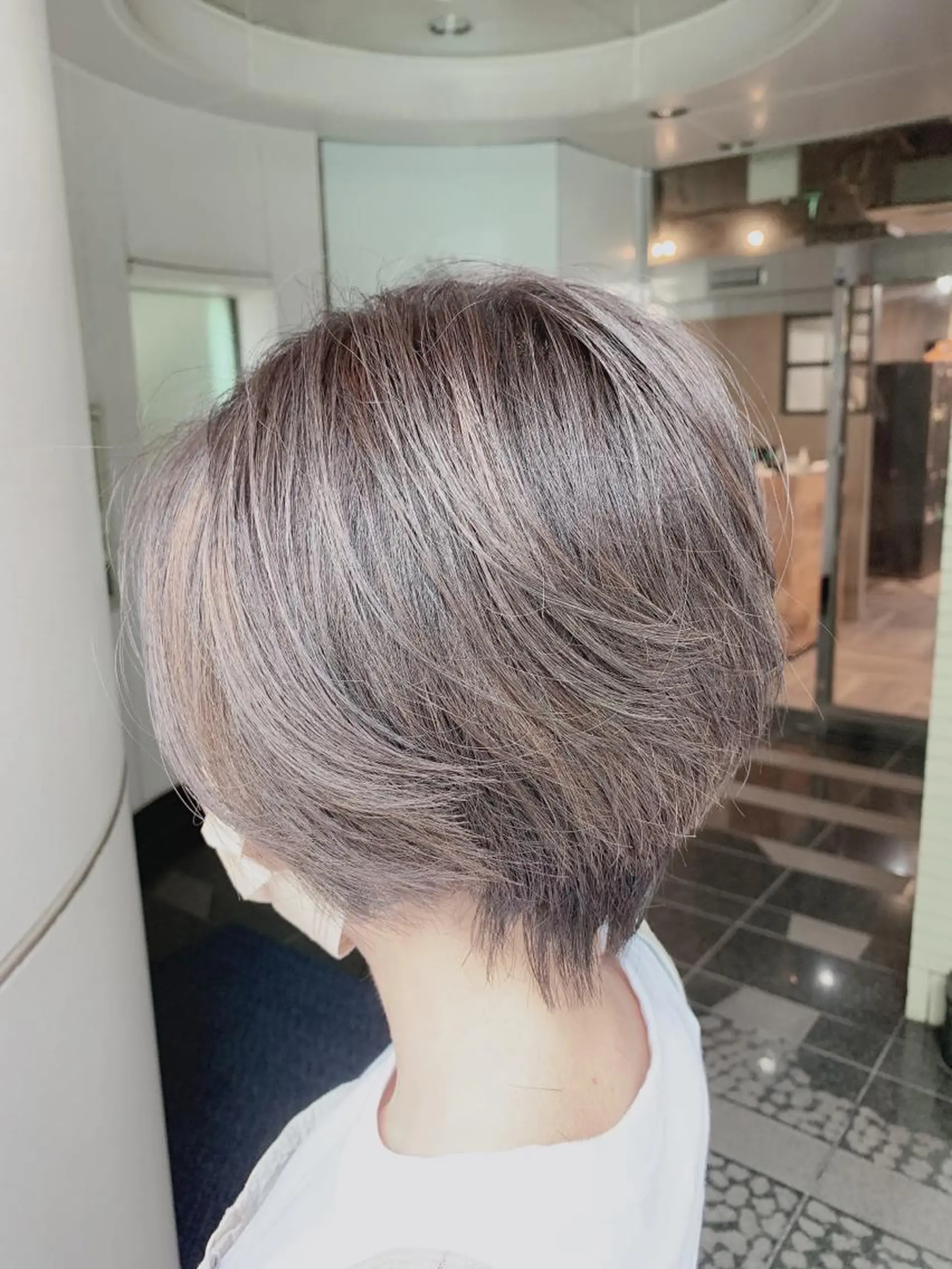 ショート カラー グレージュ 宗近 拓磨のヘアスタイル