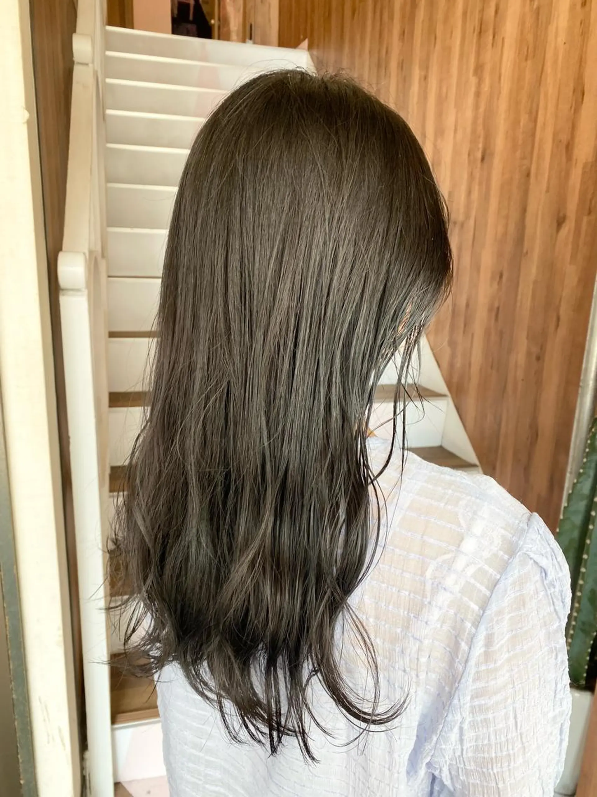 ロング アッシュ カット ヘアカラー トリートメント 【暗め透明感カラー】 【インナー】小島良太のヘアスタイル