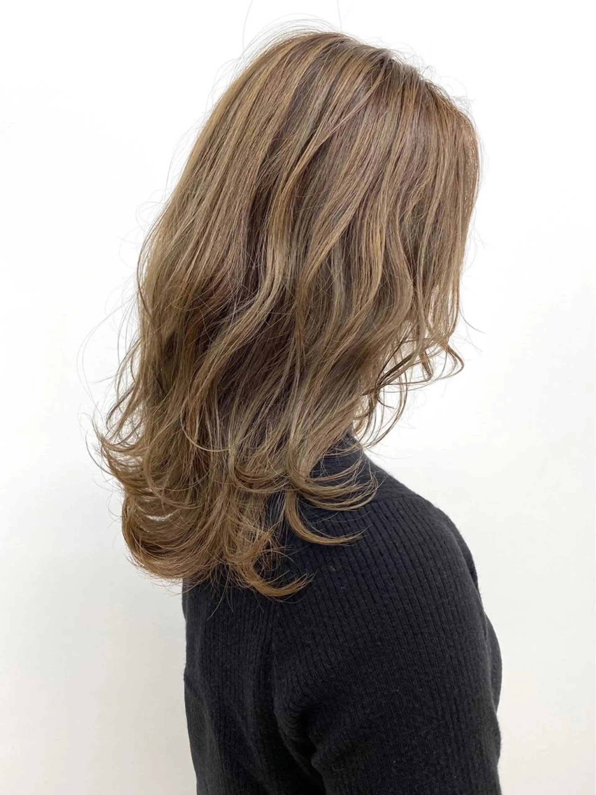 セミロング lar 立川南口所属・砂岡 里奈のヘアスタイル