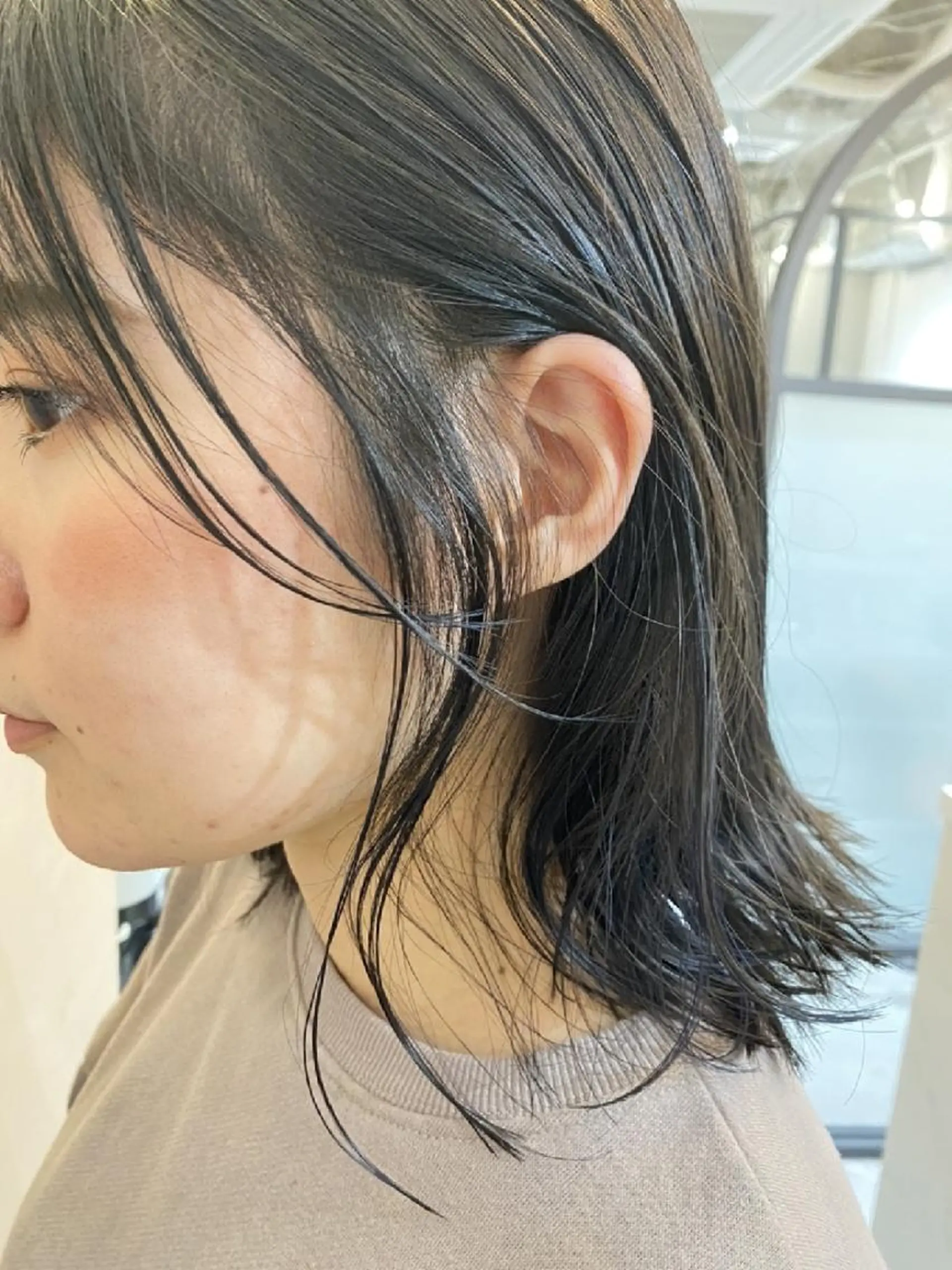 ミディアム カラー レイヤー　べージュ 白石研太のヘアスタイル