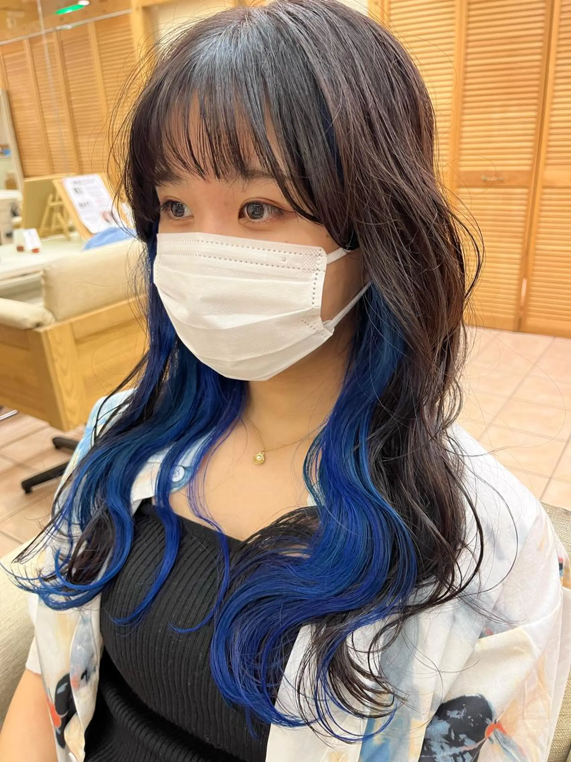 セミロング カラー ブルーカラー イヤリングカラー インナーカラー 長谷川 湧のヘアスタイル