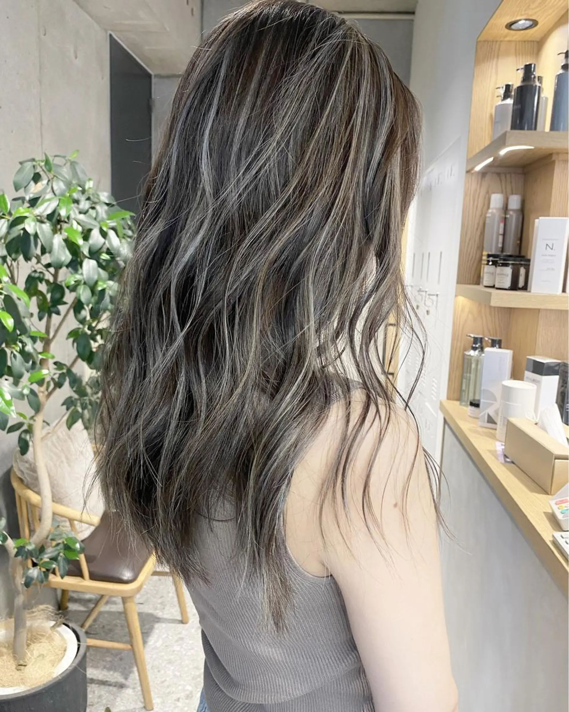 ロング カラー ハイライトカラー ハイライト ブリーチカラーレイヤ ーカット🦋annaのヘアスタイル