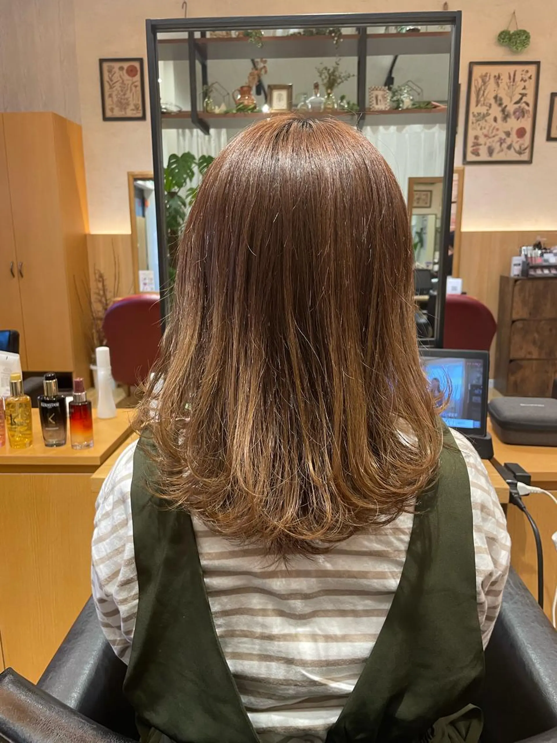 ミディアム レイヤーカット WE RULE 札幌店 【ウィールール 札幌店】所属・✨️大人ショート 髙橋朋花のヘアスタイル