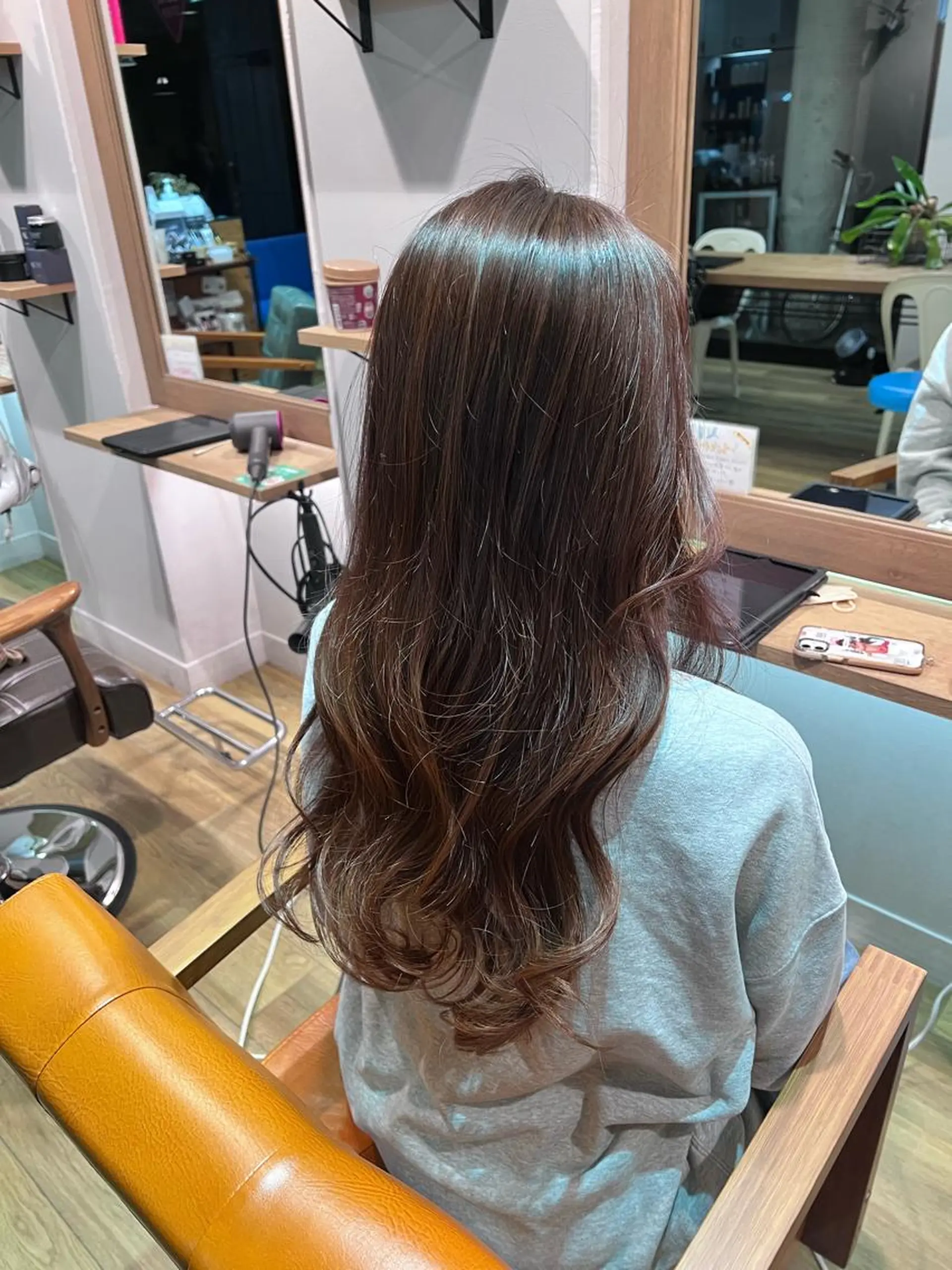 ロング カラー ベージュカラー ブリーチ ヘアカラー トリートメント ツキダテ ユイのヘアスタイル