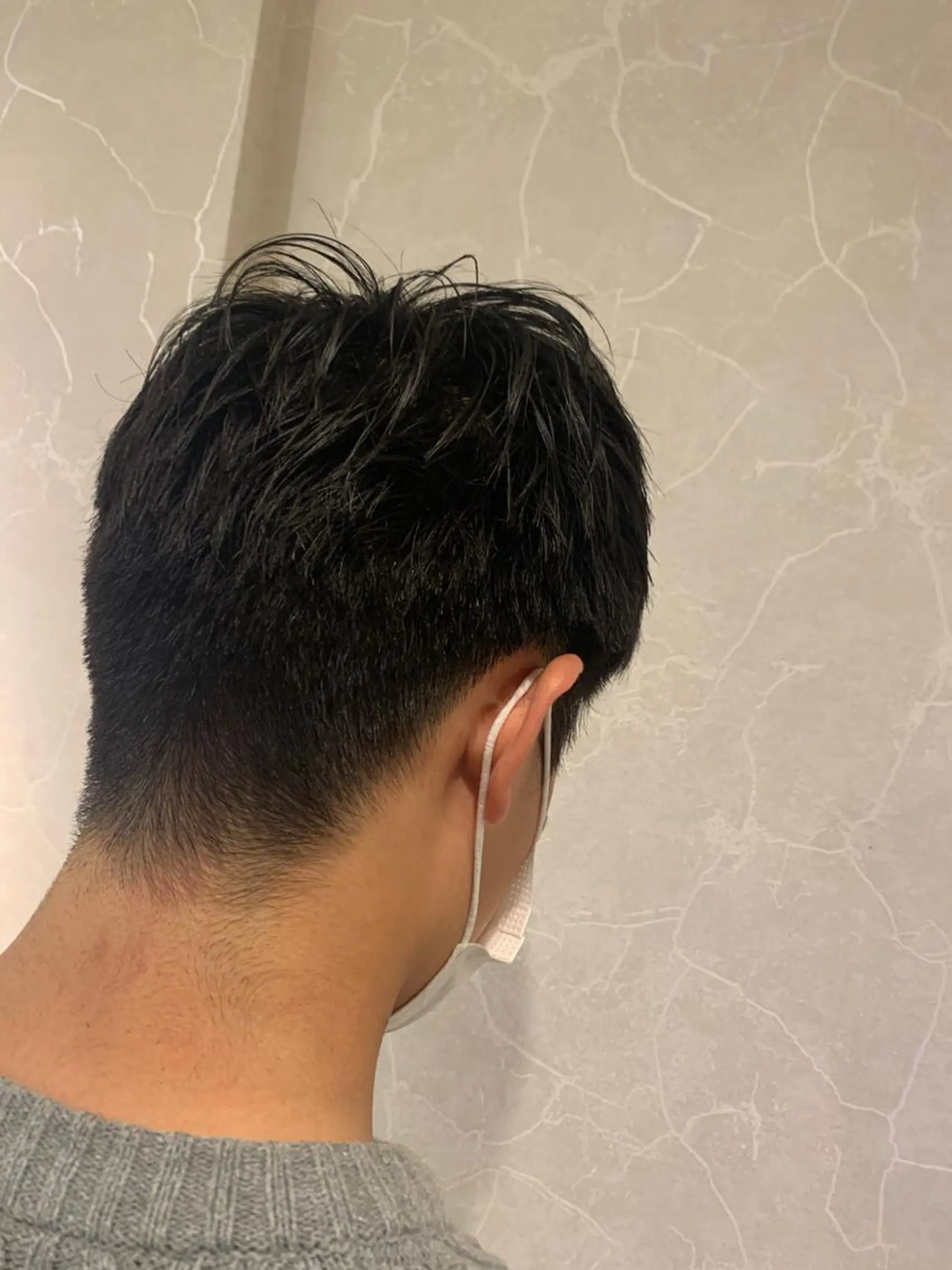 メンズ 濱田輝レイヤー 韓国風 ハイトーンのヘアスタイル