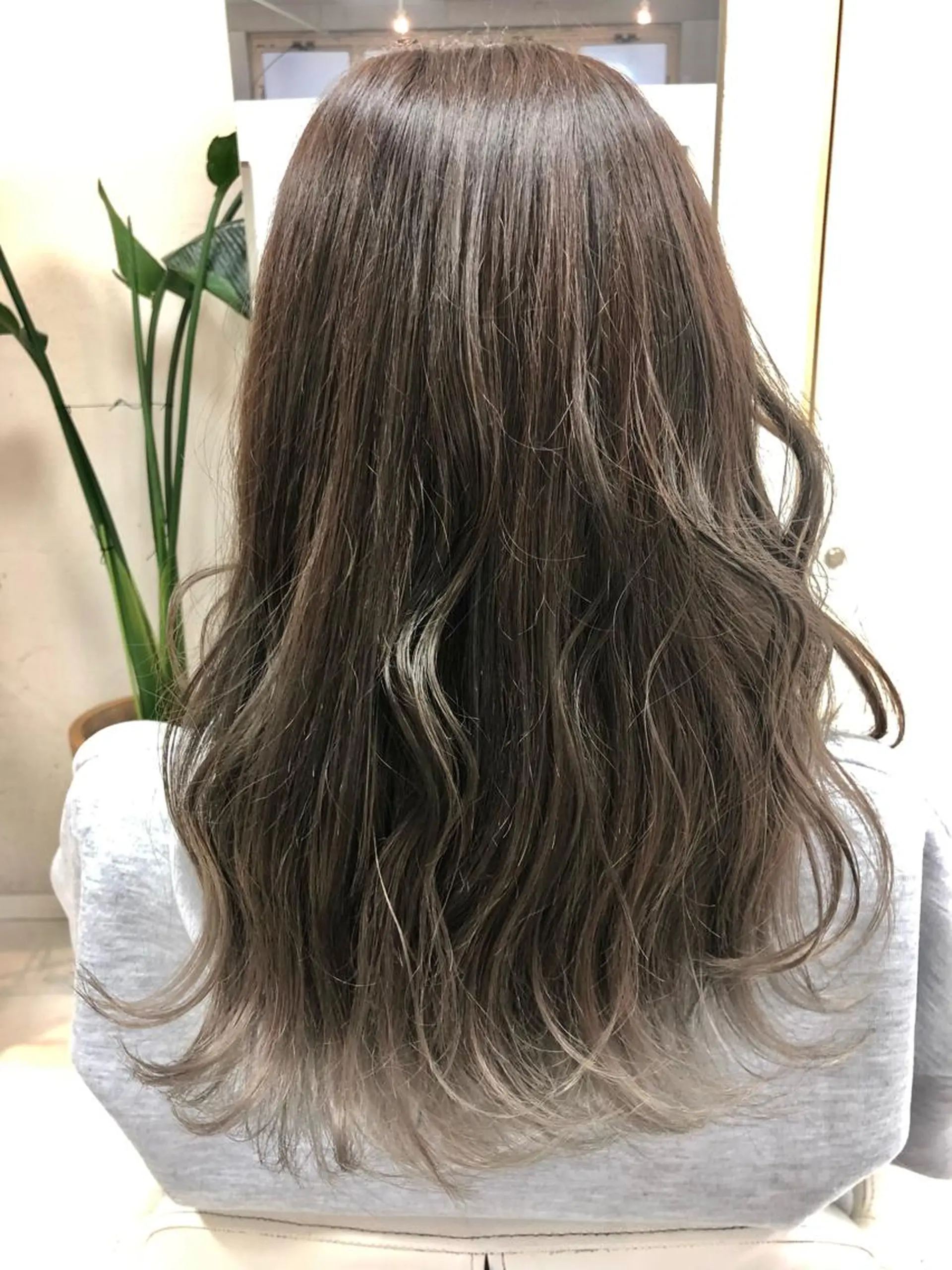 ロング ヘアカラー 阿部 美咲のヘアスタイル