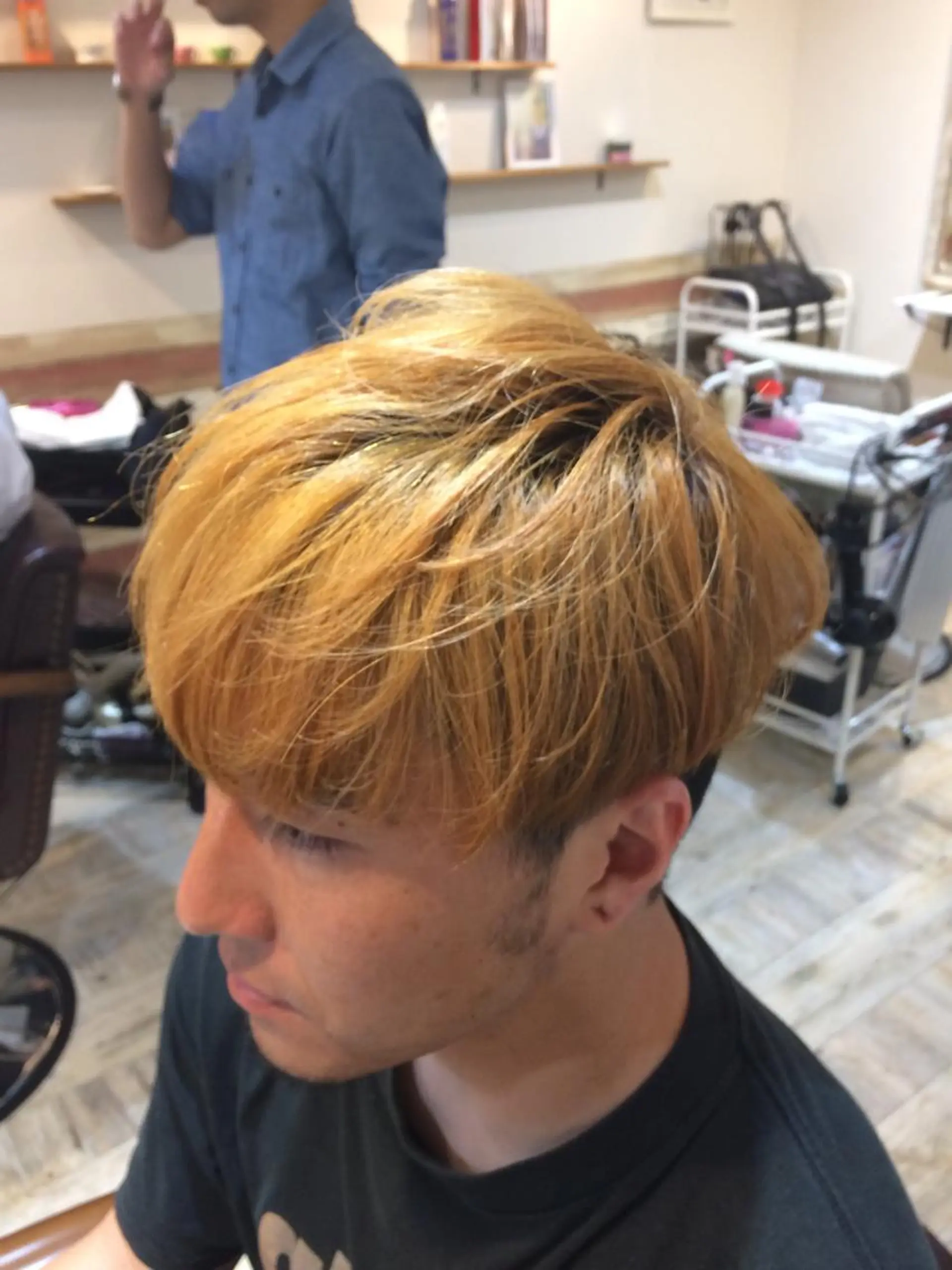 ショート カラー ブリーチ 抜きっぱなしブロンド カット ヘアカラー ヘッドスパ 【垢抜け大人髪】 TIARA西山のヘアスタイル