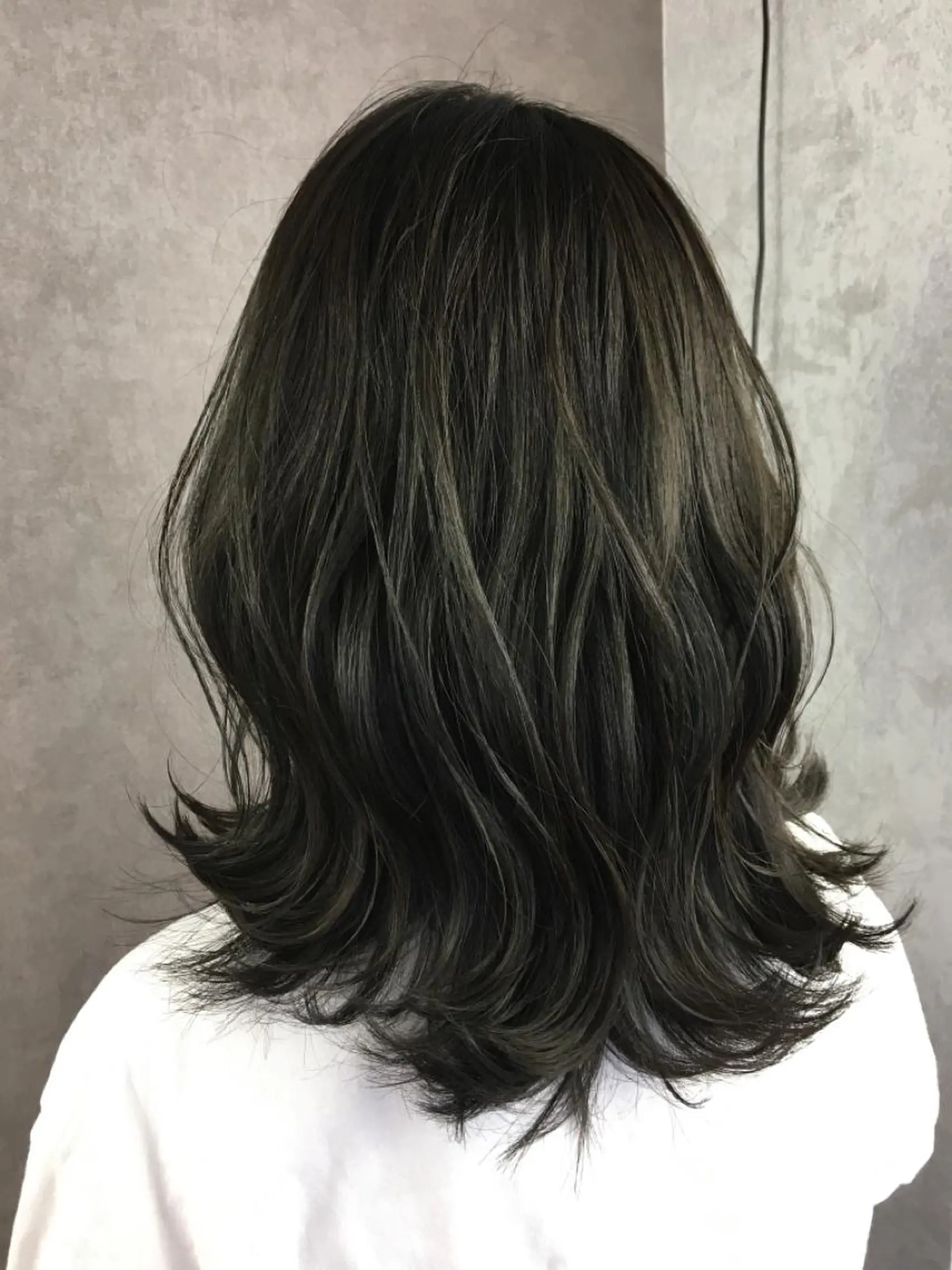 セミロング カラー ツイストスパイラル パーマ🟡KYOUのヘアスタイル