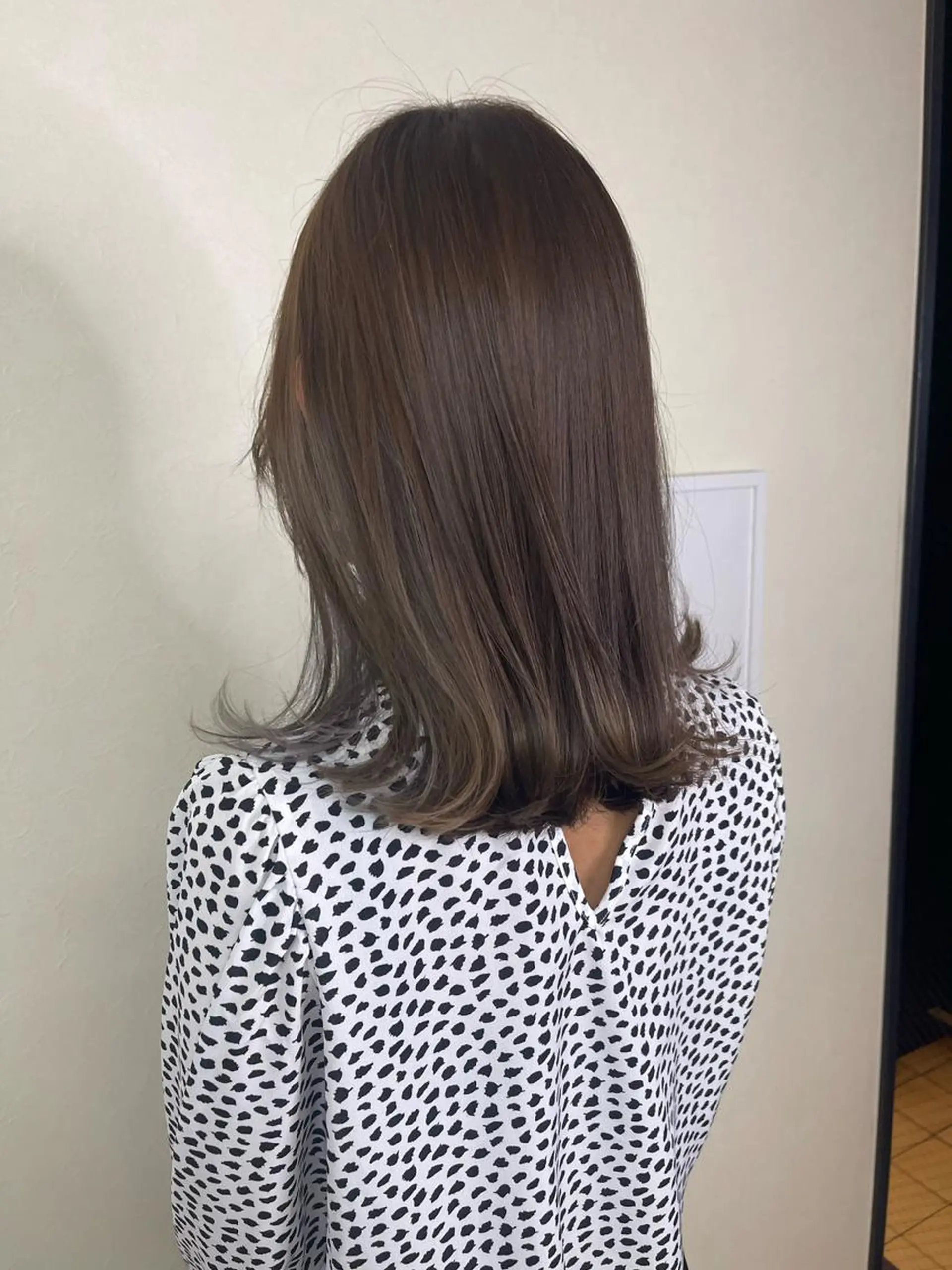 ミディアム カラー ブラウンカラー グレージュ ハイライトカラー✨ グレージュ✨鎌倉光洋のヘアスタイル