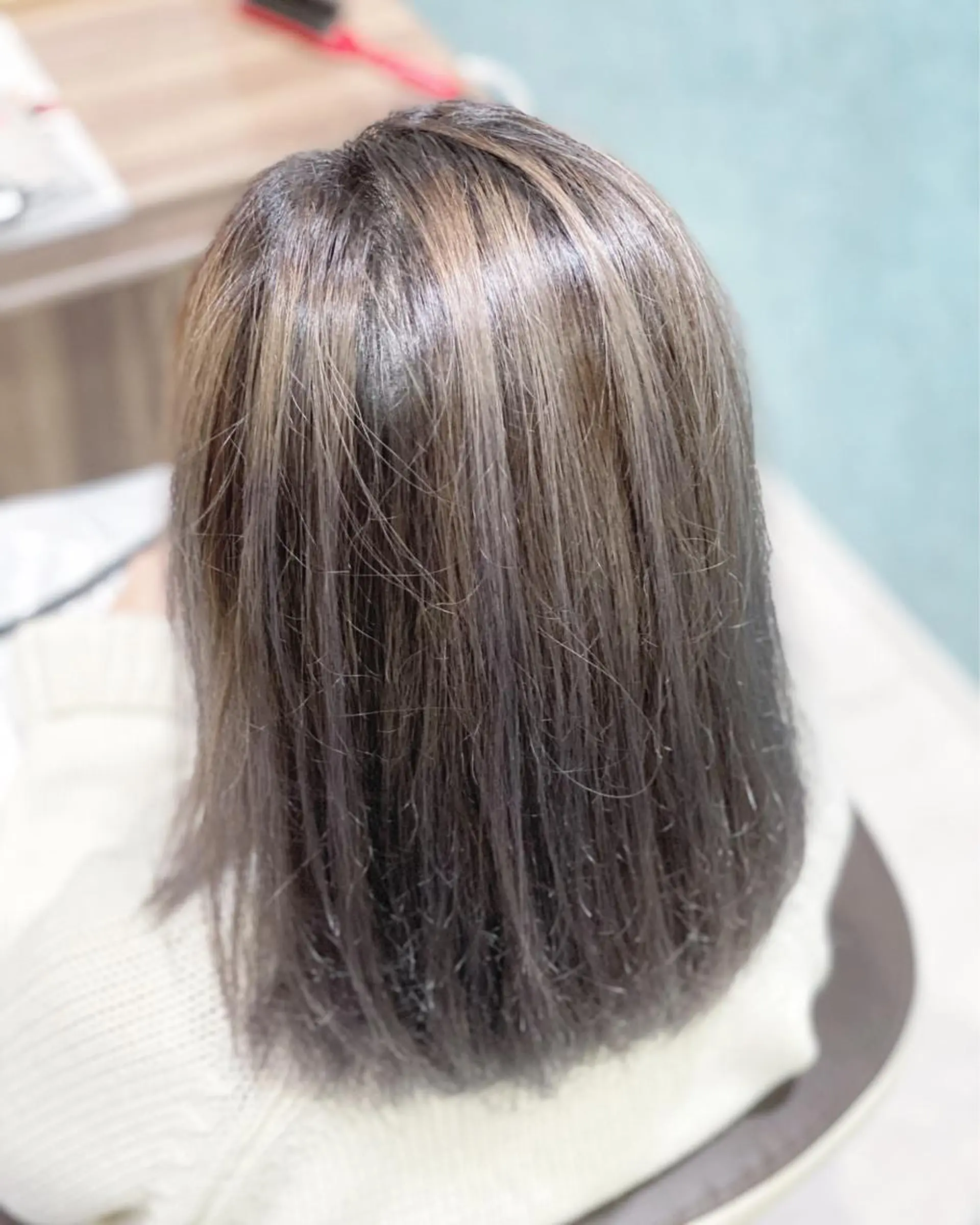 ミディアム カラー バレイヤージュ グレージュ レイヤーカット 💎大人ハイライト 💎上杉一也💎のヘアスタイル