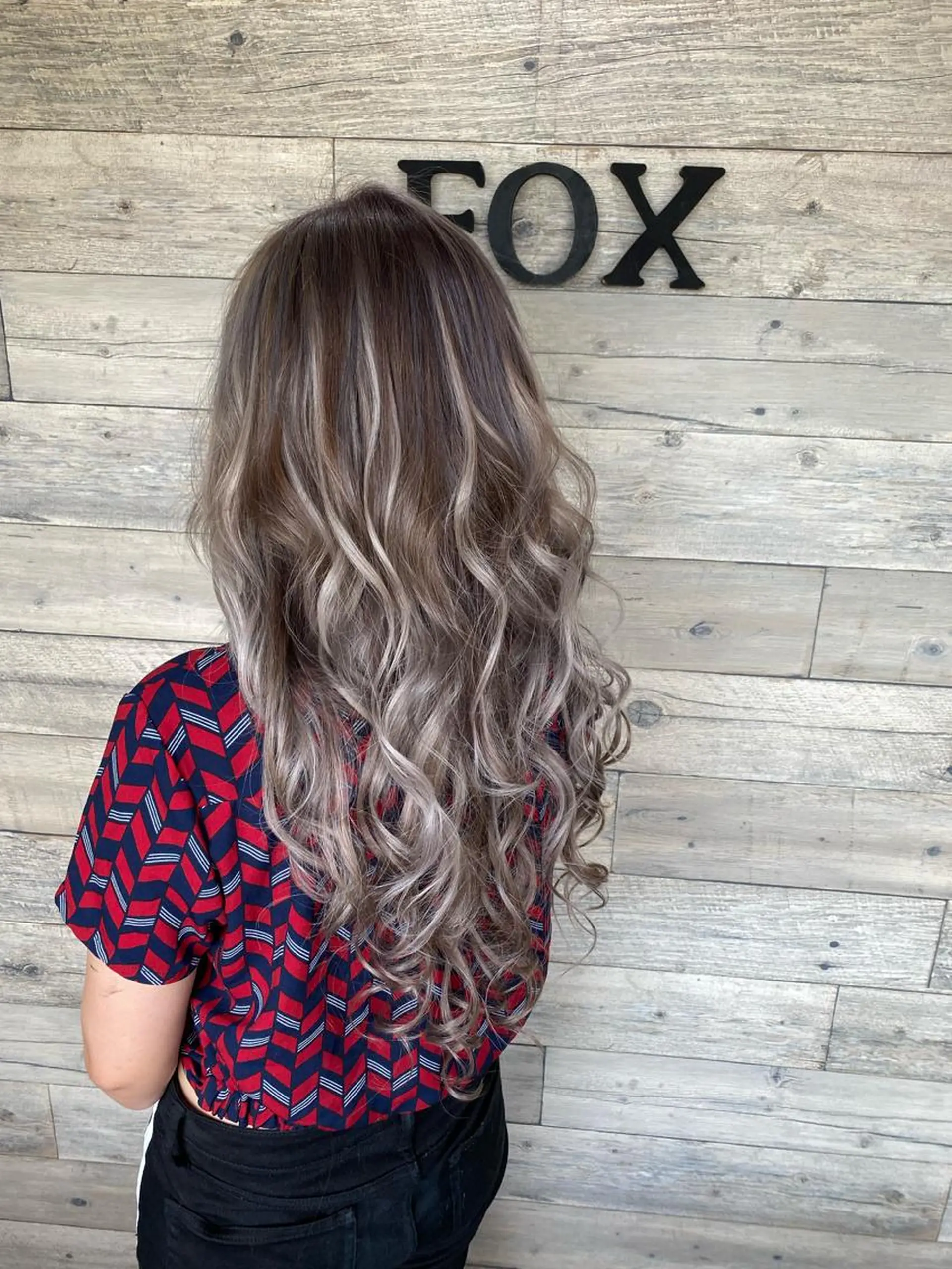 セミロング カラー バレイヤージュ レイヤーカット ヘアカラー トリートメント Rlino所属・ﾊｲﾗｲﾄ/ﾚｲﾔｰ ｶｯﾄ/大嶽謙のヘアスタイル