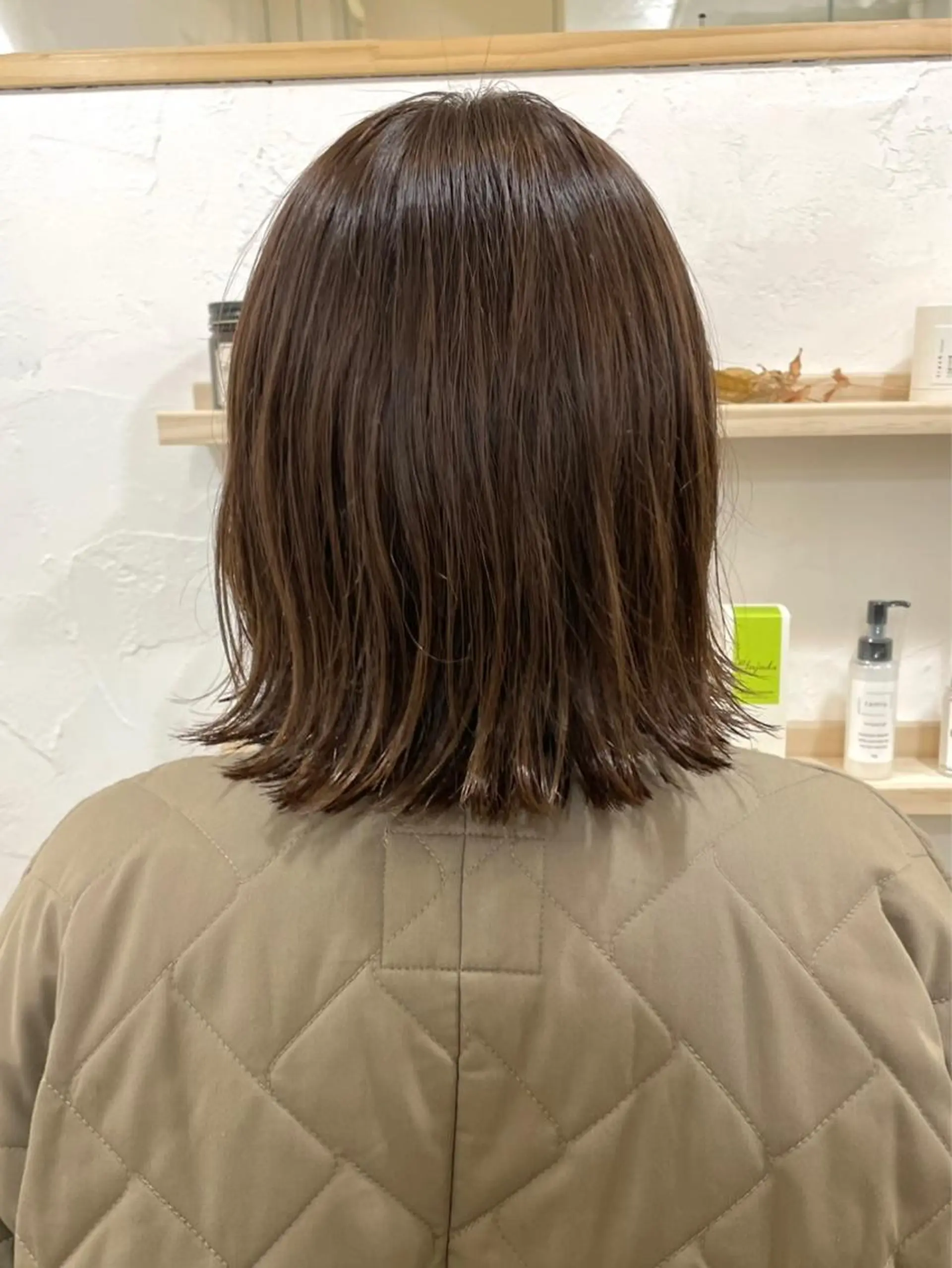 ミディアム カラー パーマ 切りっぱなしボブ ミディアムパーマ ベージュカラー ブリーチ 透明感カラー 銀座No.1髪質改善 縮毛矯正/本木のヘアスタイル