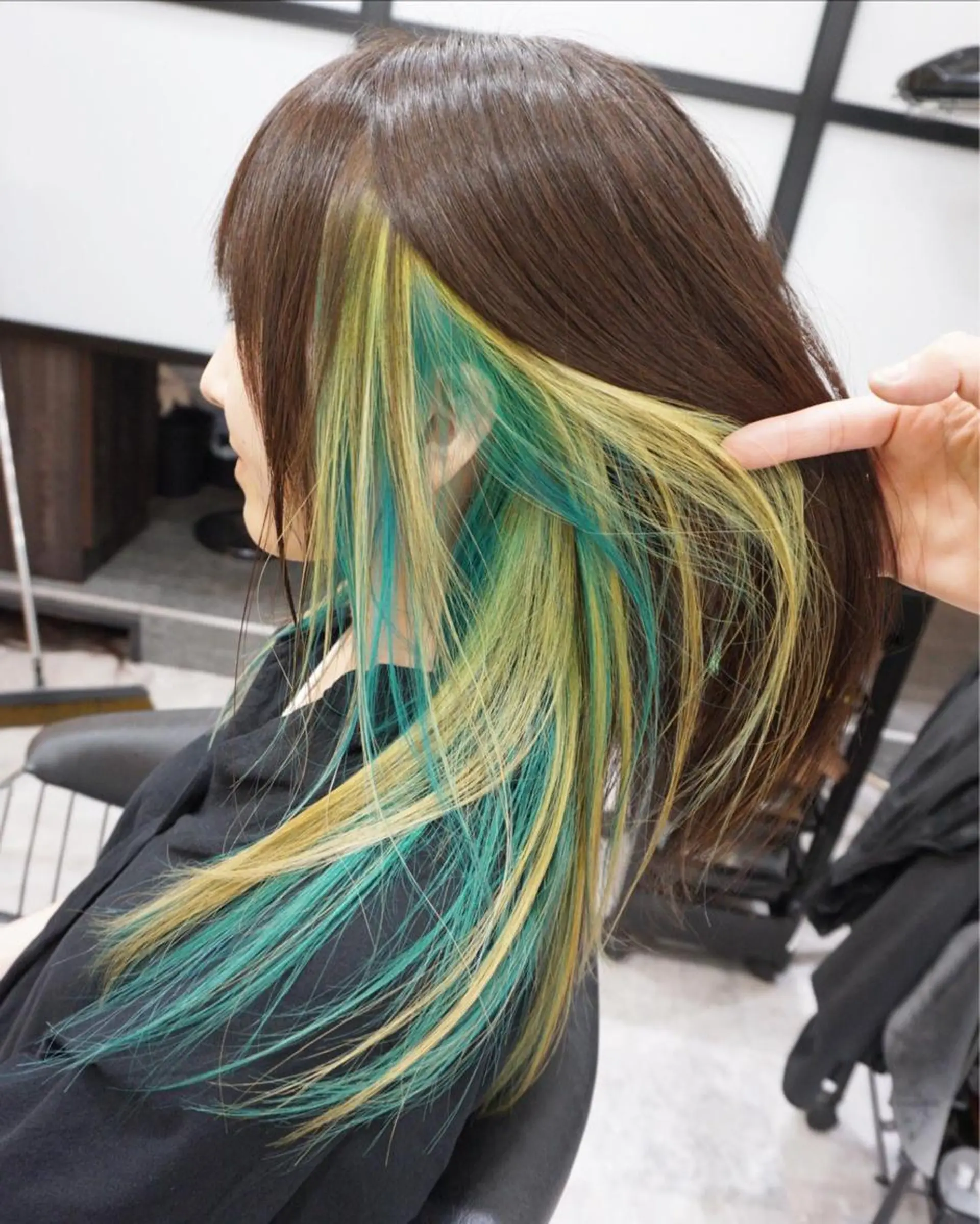 ロング イエローカラー hair teria ryu 大塚のヘアスタイル