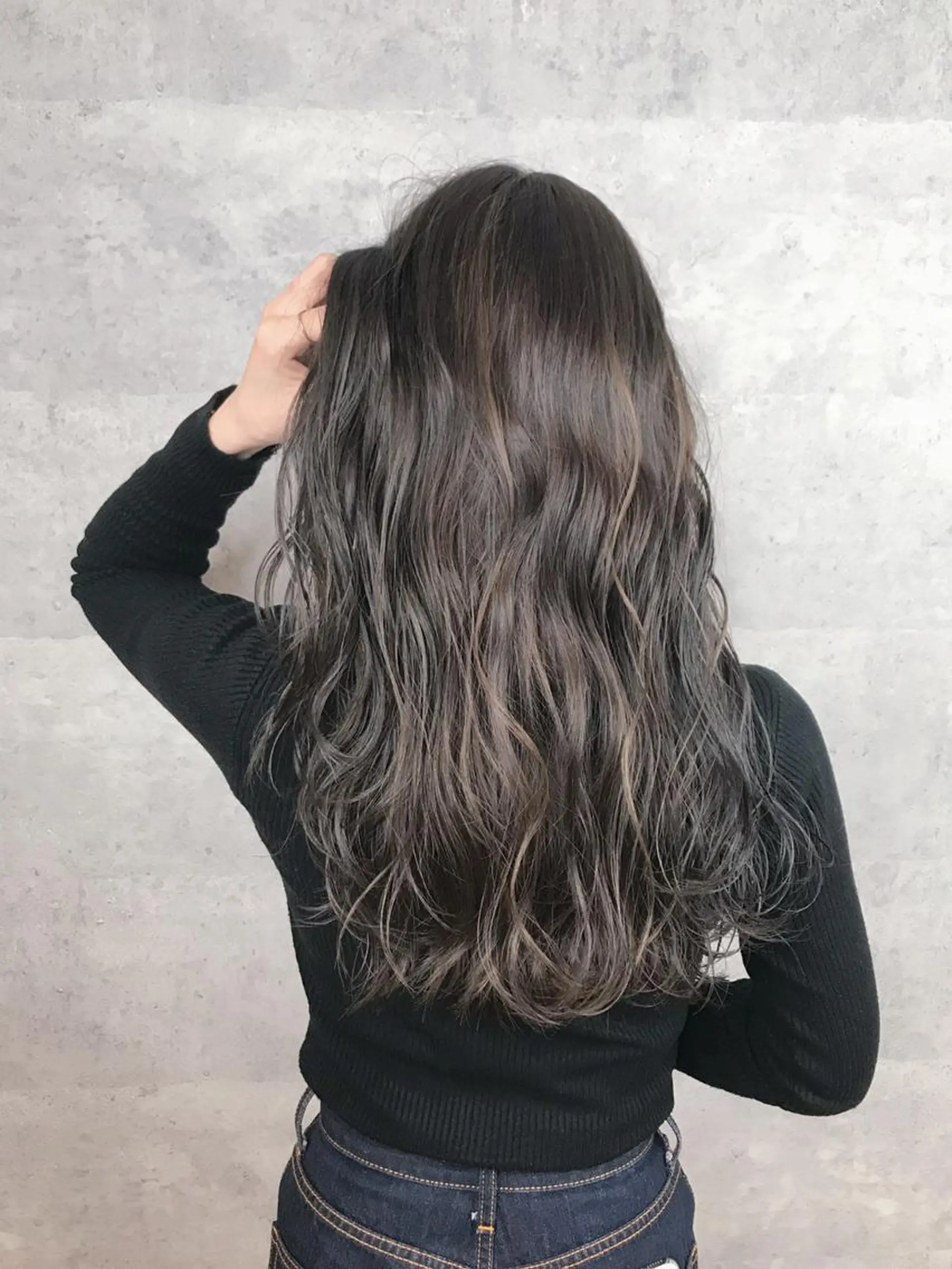 セミロング カラー _WHITE 天王寺のヘアスタイル