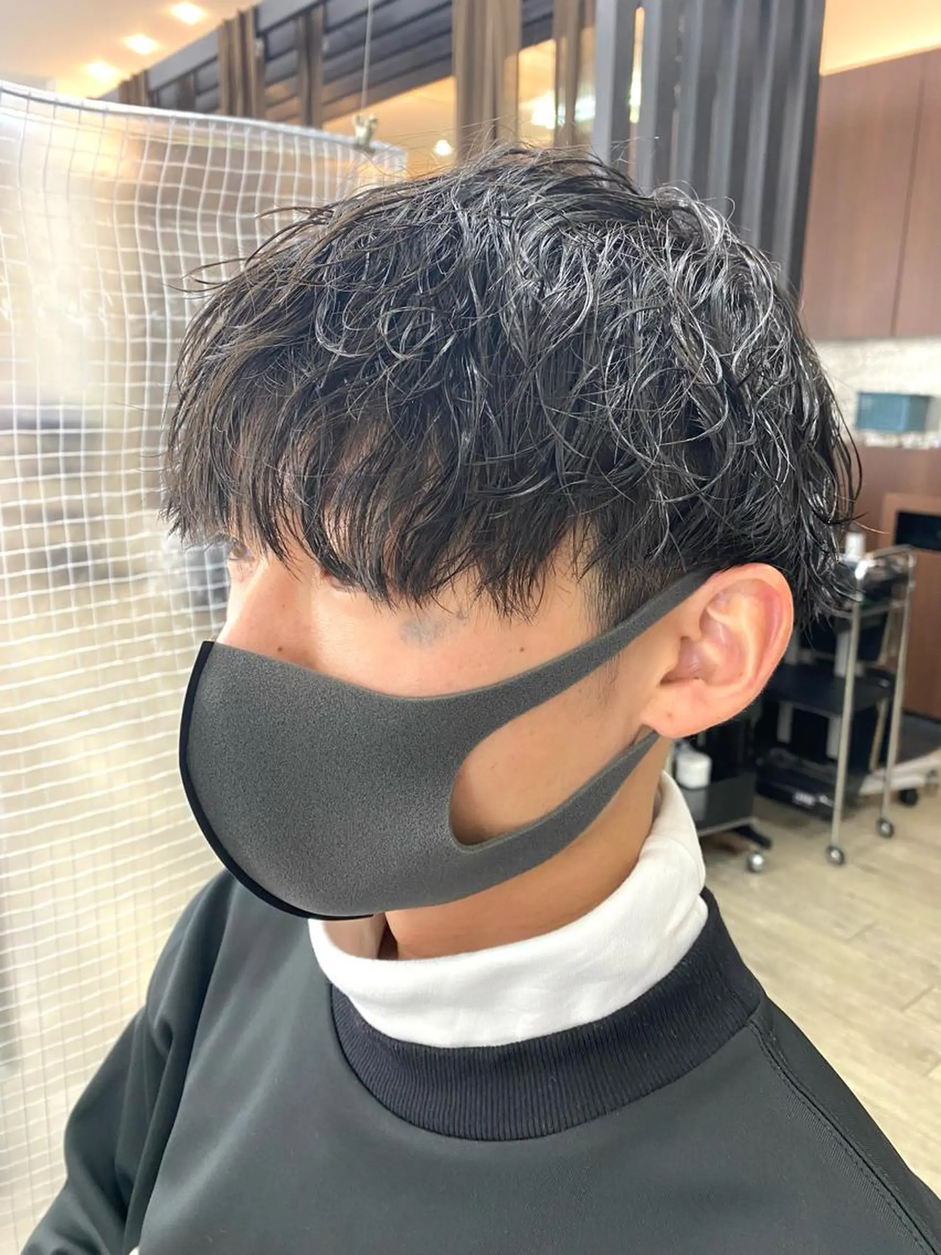 ショート パーマ メンズ メンズパーマ メンズショート 波巻きパーマ ショートヘア カット パーマ 市川 博紀 副店長のヘアスタイル