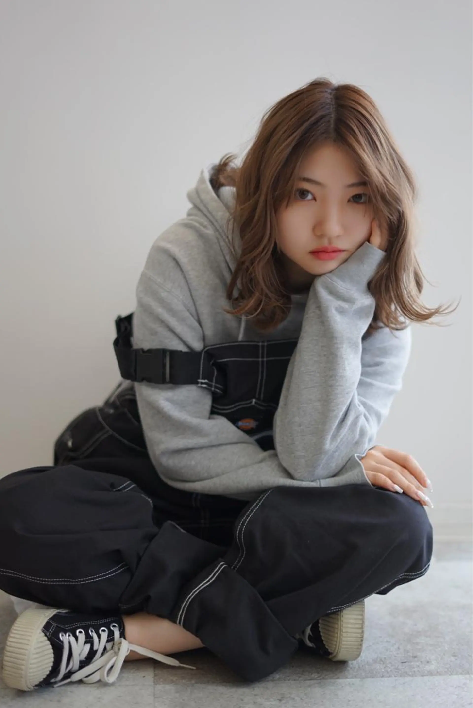 セミロング カラー ioe 岡本のヘアスタイル