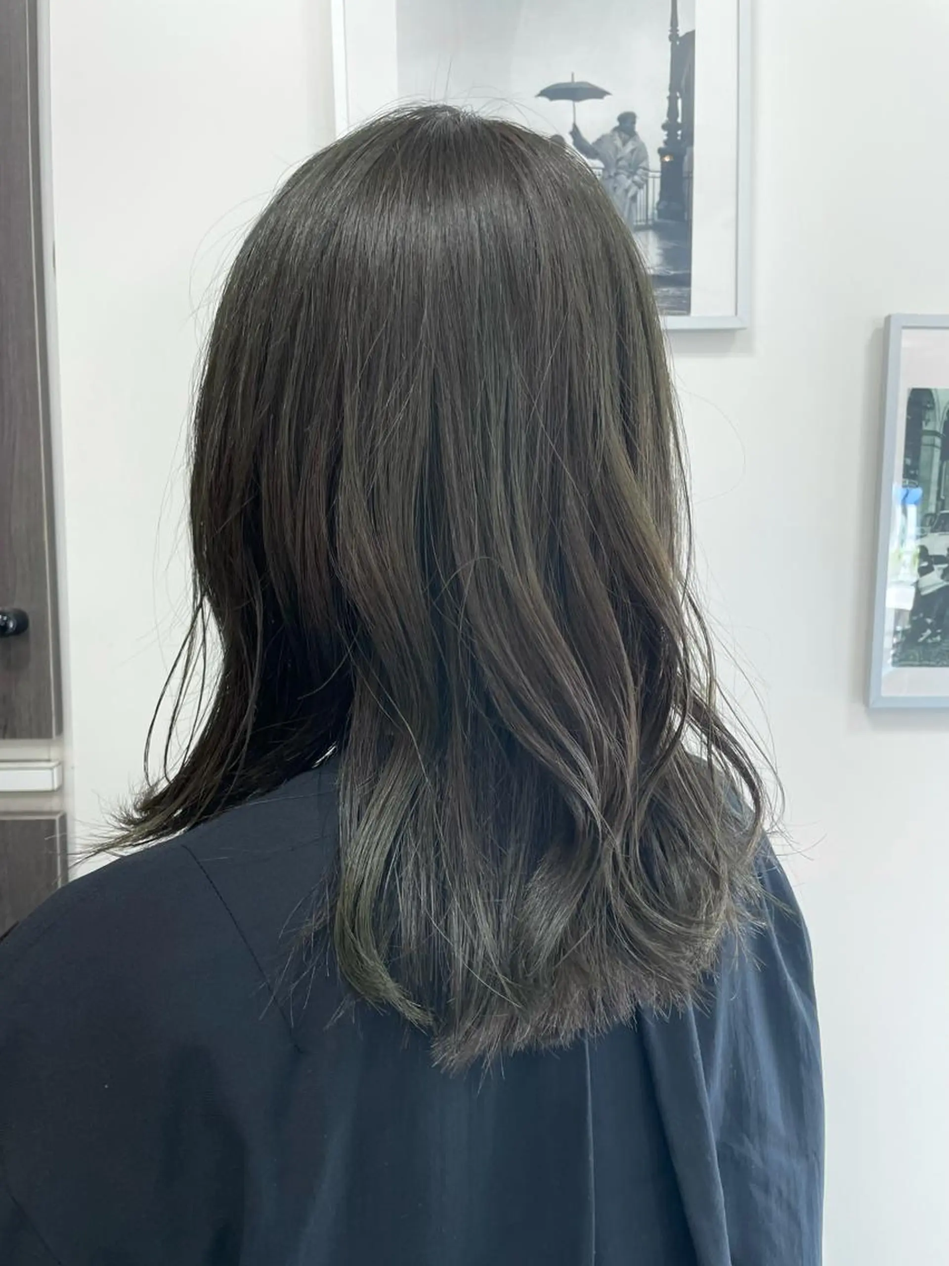 ミディアム カラー アッシュ イルミナカラー オリーブアッシュ ヘアカラー selma est所属・ショート/韓国ヘア Moto✂︎のヘアスタイル