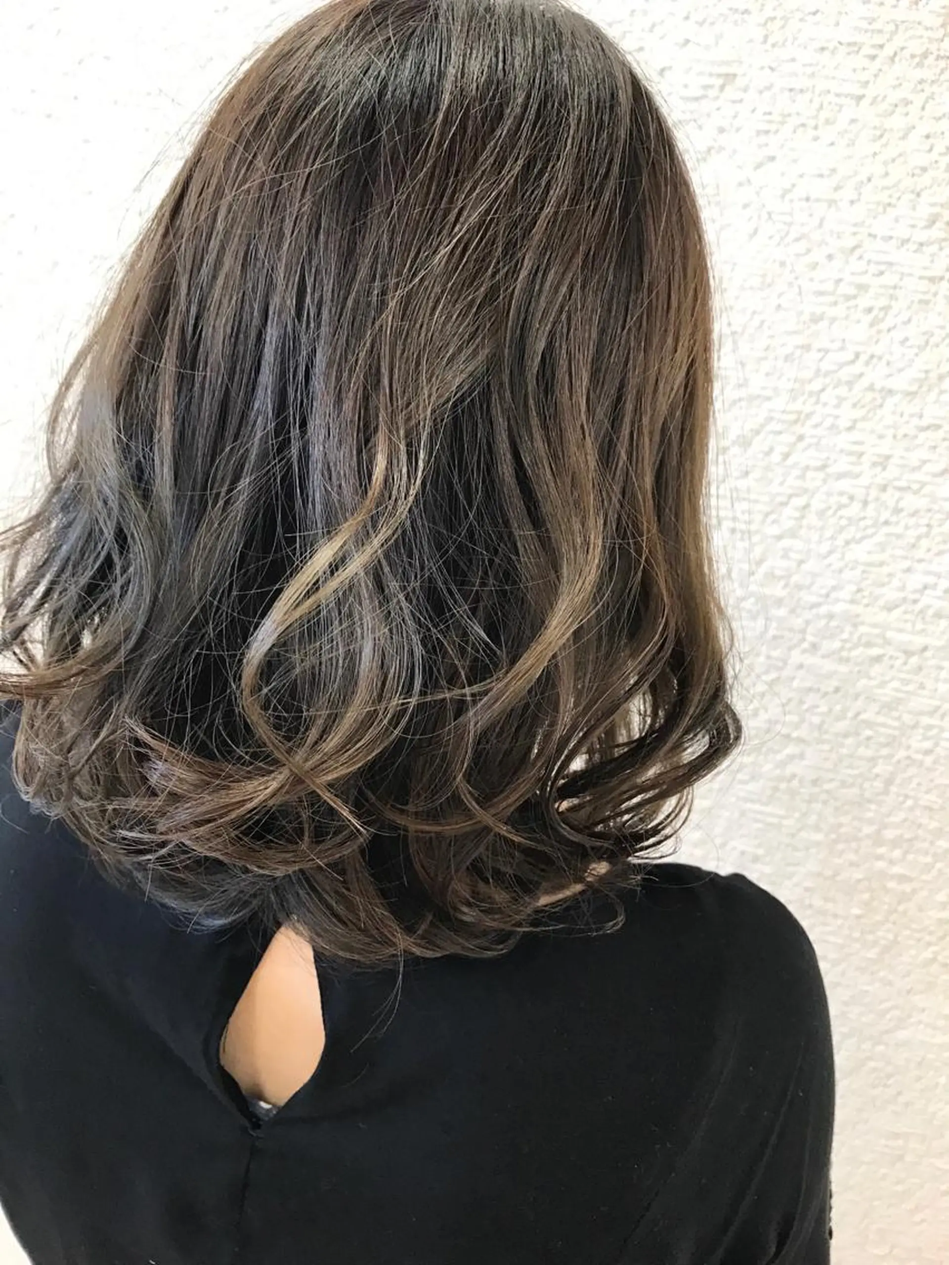 ミディアム カラー ハイライトカラー ハイライト ヘアカラー トリートメント ヘッドスパ 高橋恵🌈生え癖改善 ウルフ/レイヤーのヘアスタイル