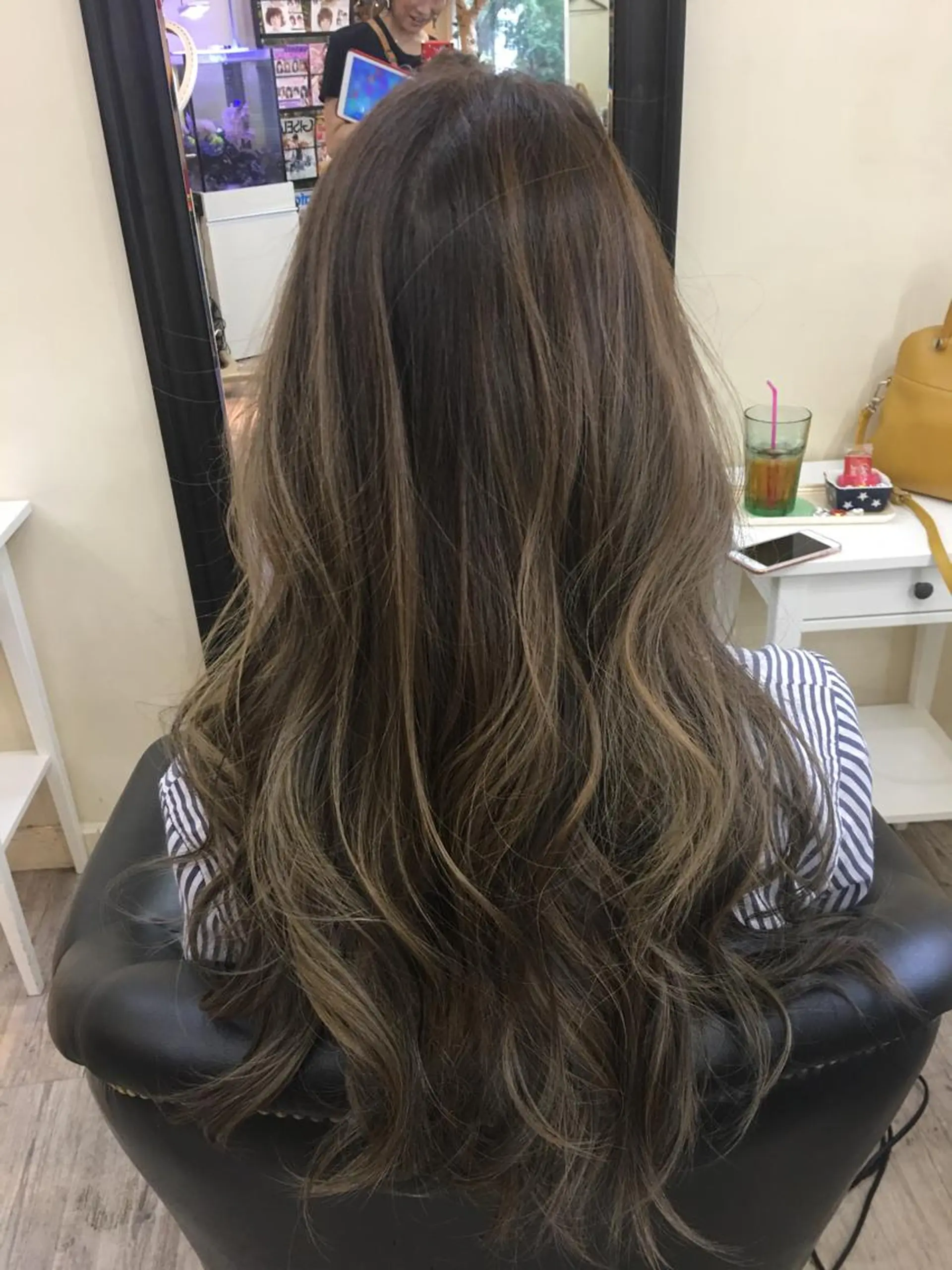 ロング カラー 鶴見 和美のヘアスタイル