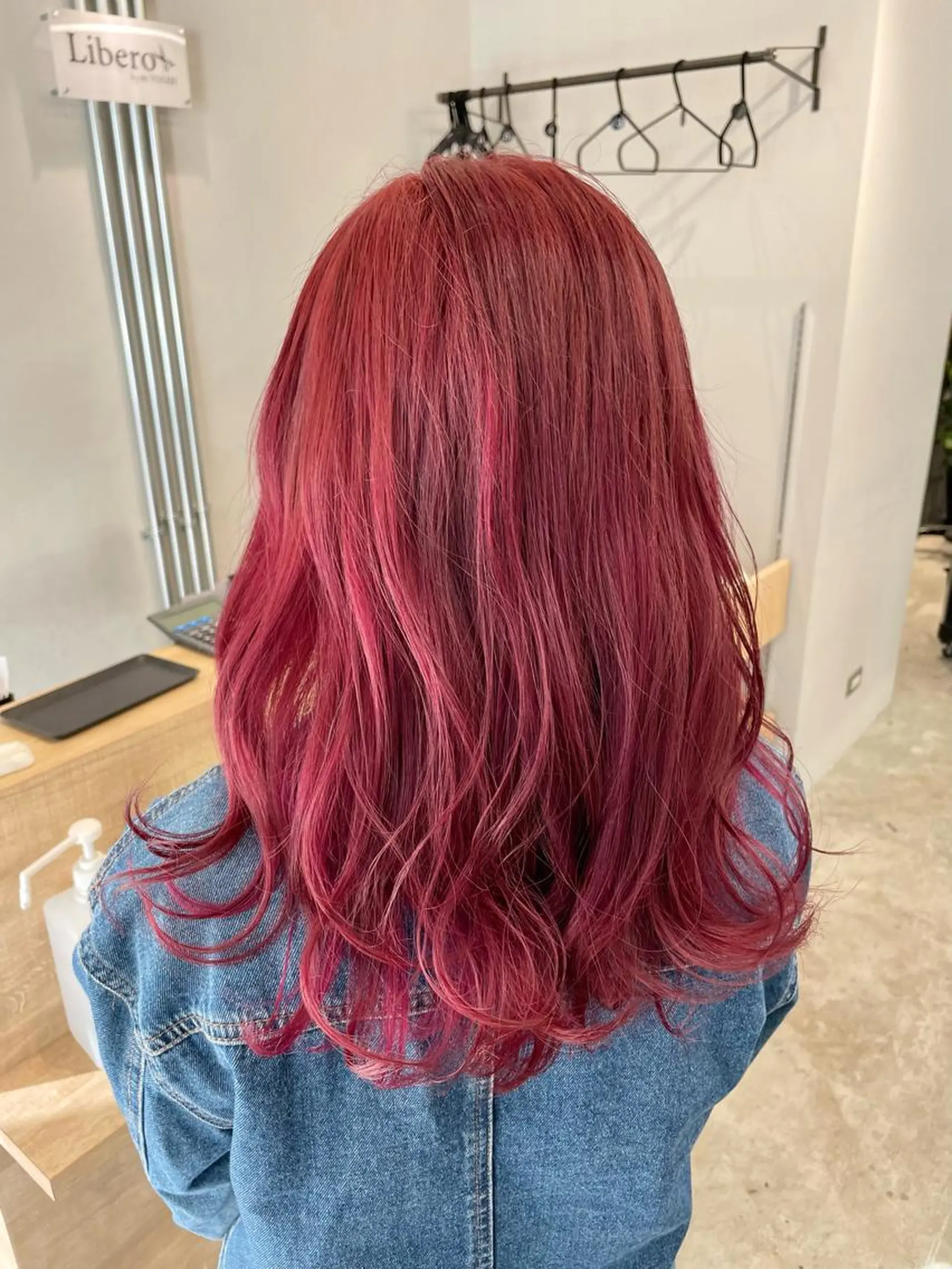 セミロング カット ヘアカラー SAEKI【ior 】北千住店ブリーチのヘアスタイル