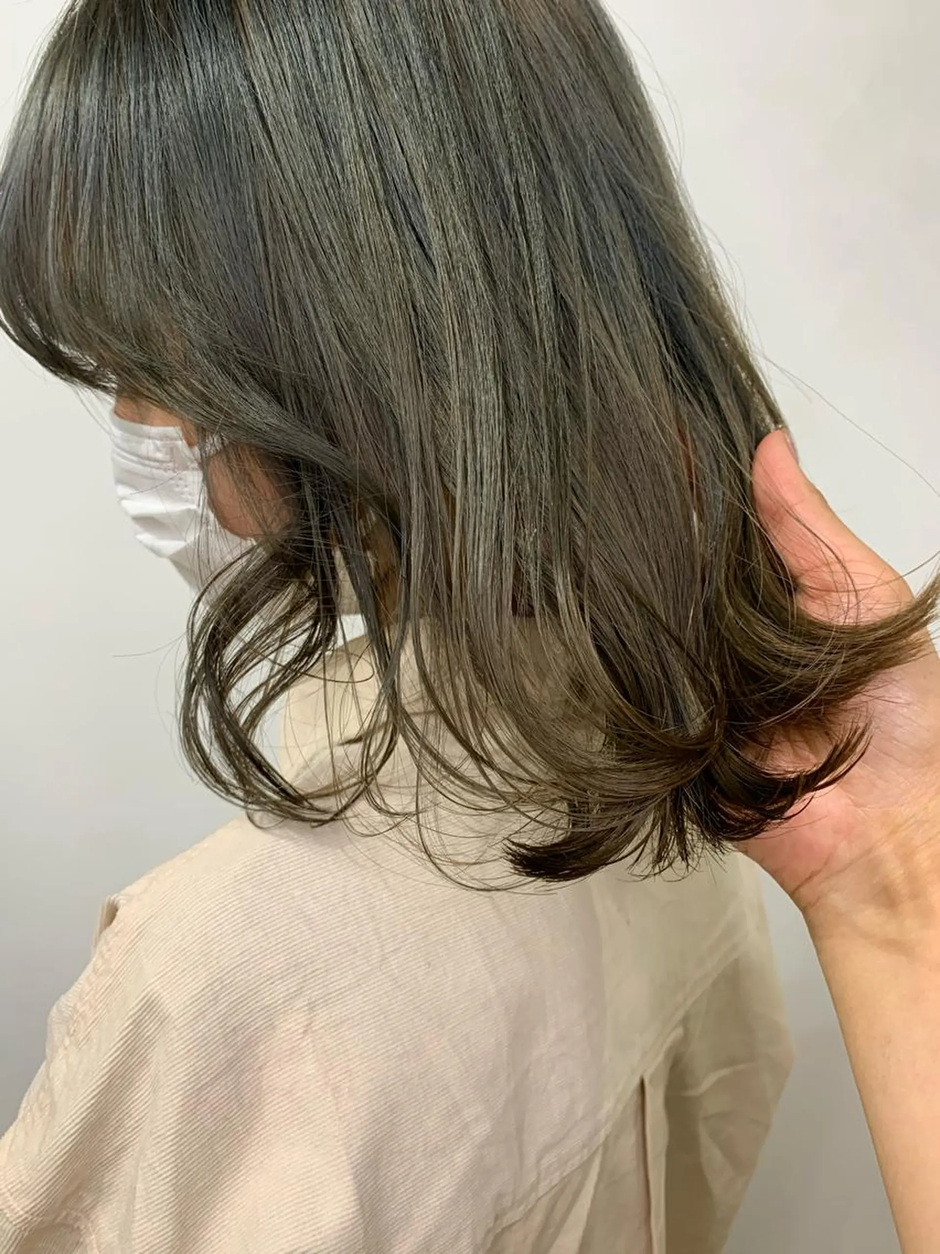 ミディアム カラー ベージュカラー オリーブベージュ ヘアカラー レイヤー/顔周り /AKARIのヘアスタイル