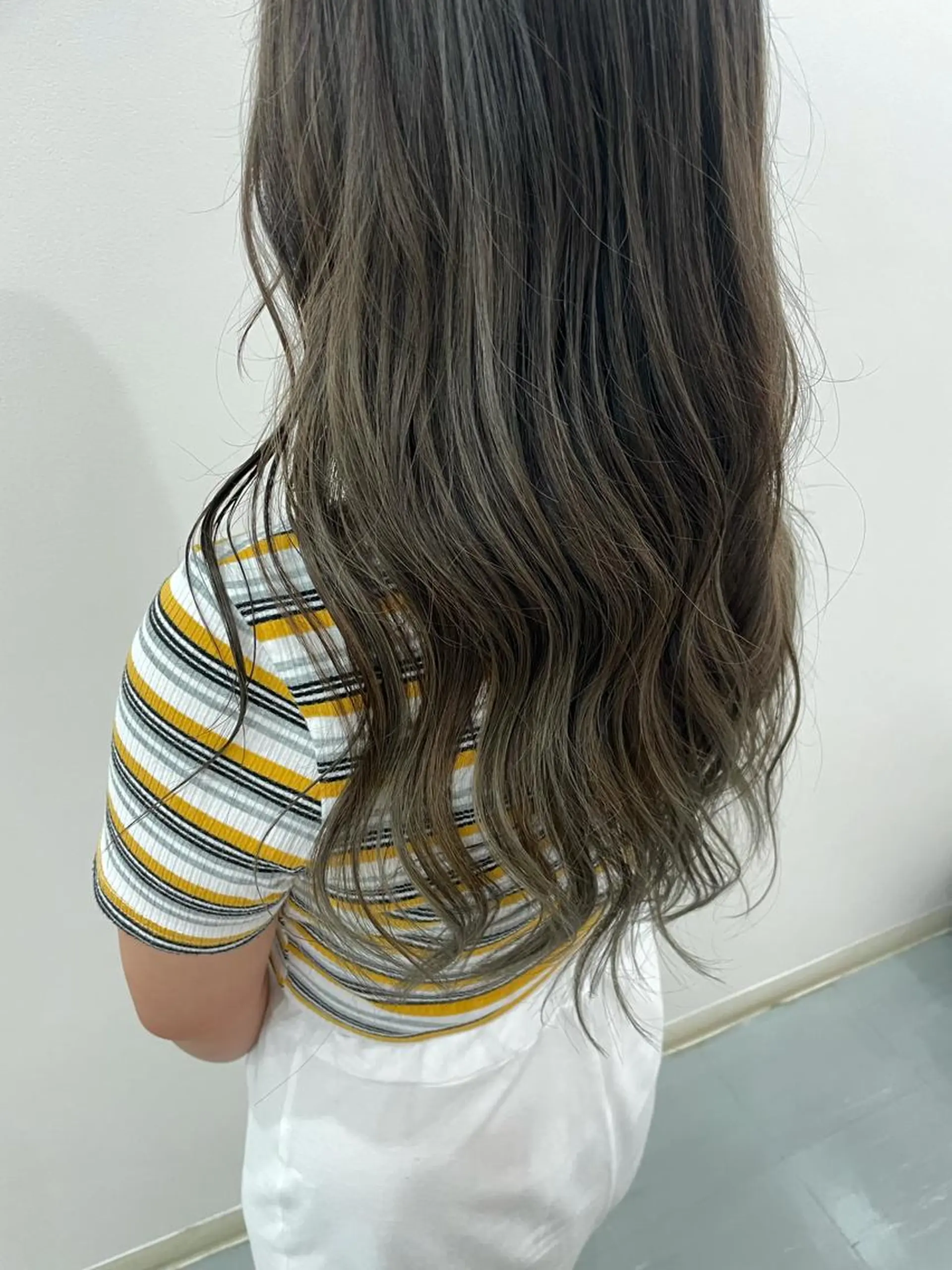 ロング カラー akane .のヘアスタイル