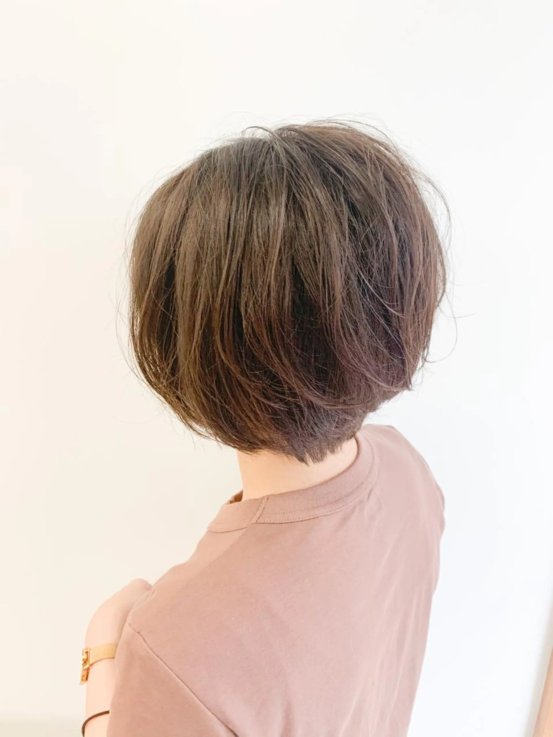 ショート カラー 切りっぱなしボブ アッシュ バレイヤージュ 黒髪 ブルーカラー カット ヘアカラー 角床直哉 カラーカットNO 1のヘアスタイル