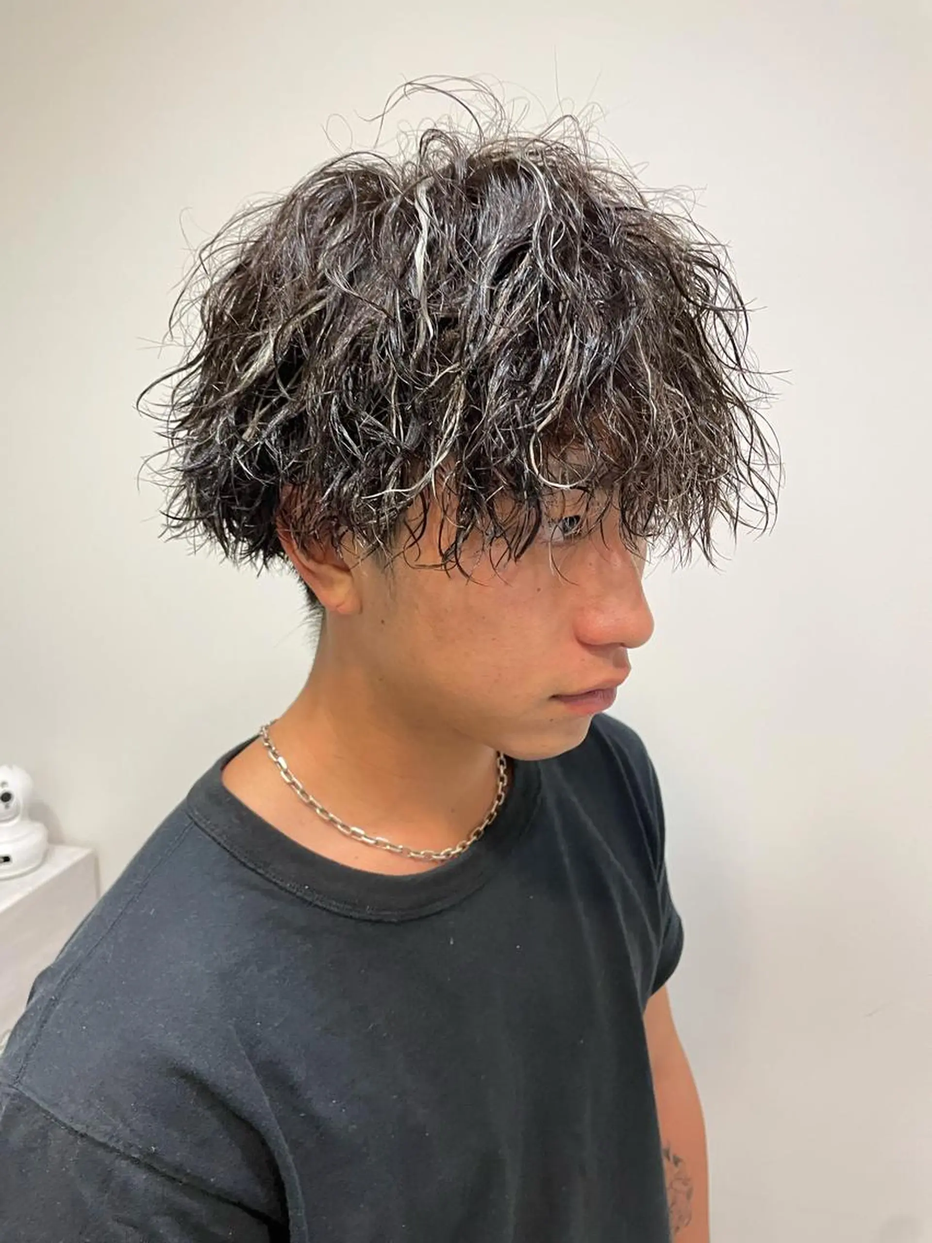 ショート カラー パーマ メンズ メンズハイライト メンズメッシュ ハイライトカラー メッシュ ハイライト カット ヘアカラー メンズパーマのプロ 川野翔太のヘアスタイル