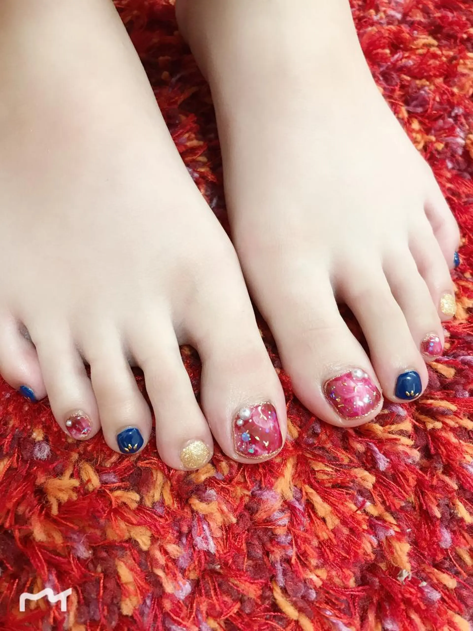 ネイル ボルドー ラメ(グリッター) 冬ネイル クリスマス フットネイル Masuko Yasukaのネイルデザイン