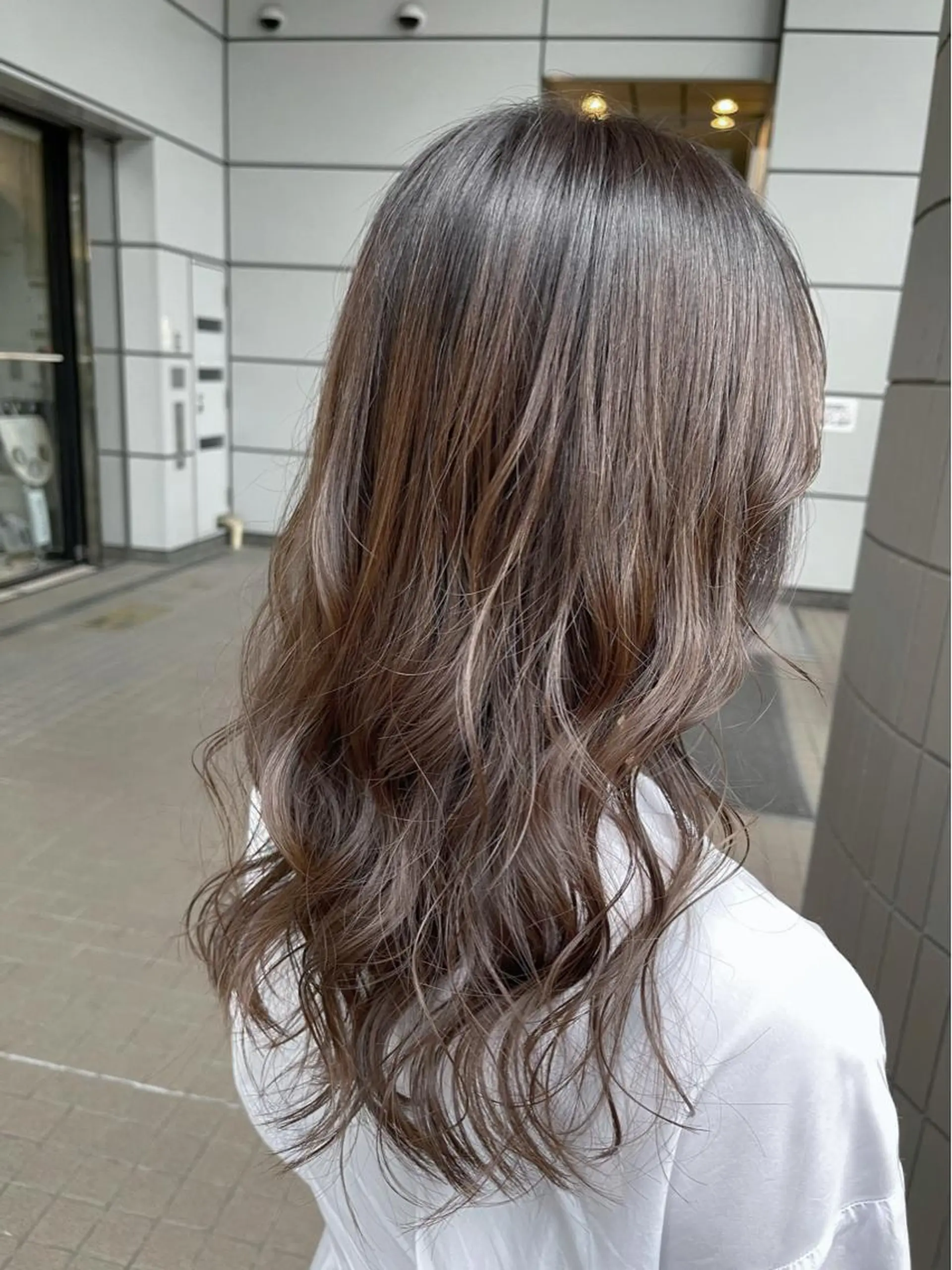 ロング カラー グレージュ カット ヘアカラー トリートメント Zina天王寺 CHIAKIのヘアスタイル