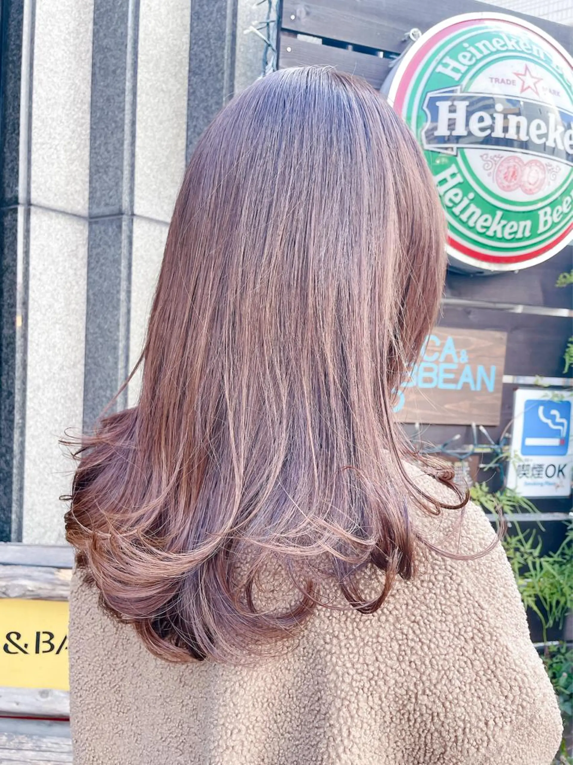 ミディアム カラー ネイル マツエク・マツパ アイブロウ ミディアムパーマ メッシュ 眉カラー トリートメント 春ネイル Chic シックのヘアスタイル