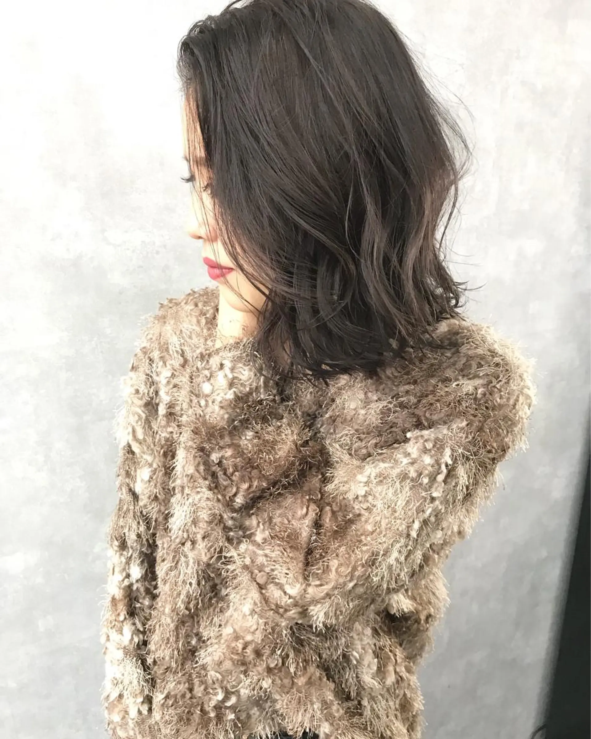 ミディアム カラー 透明感カラー ハイライトカラー ハイライト TOMOYAレイヤー ブリーチ縮毛矯正のヘアスタイル