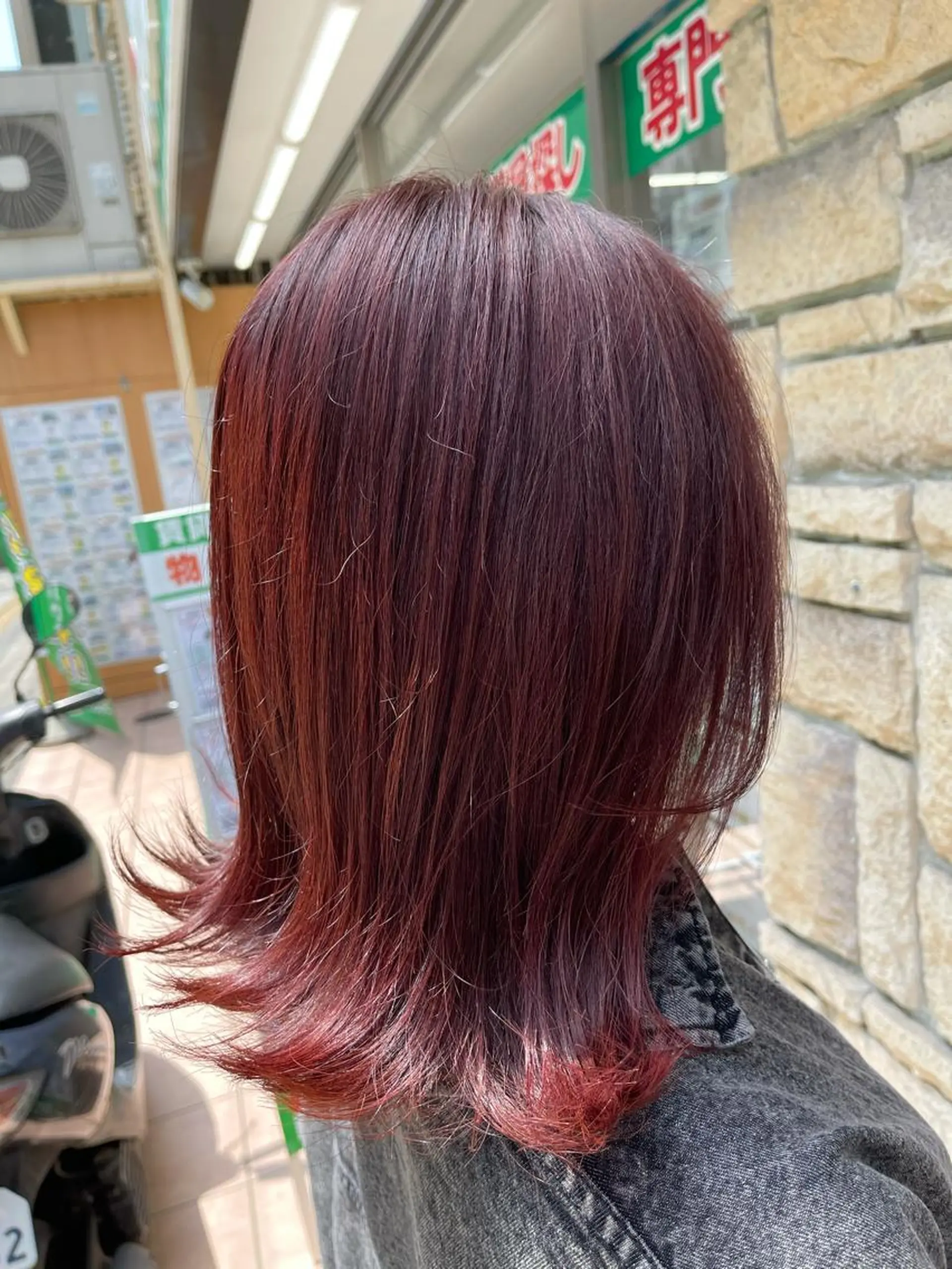 ミディアム カラー カシス 穐山 翔のヘアスタイル