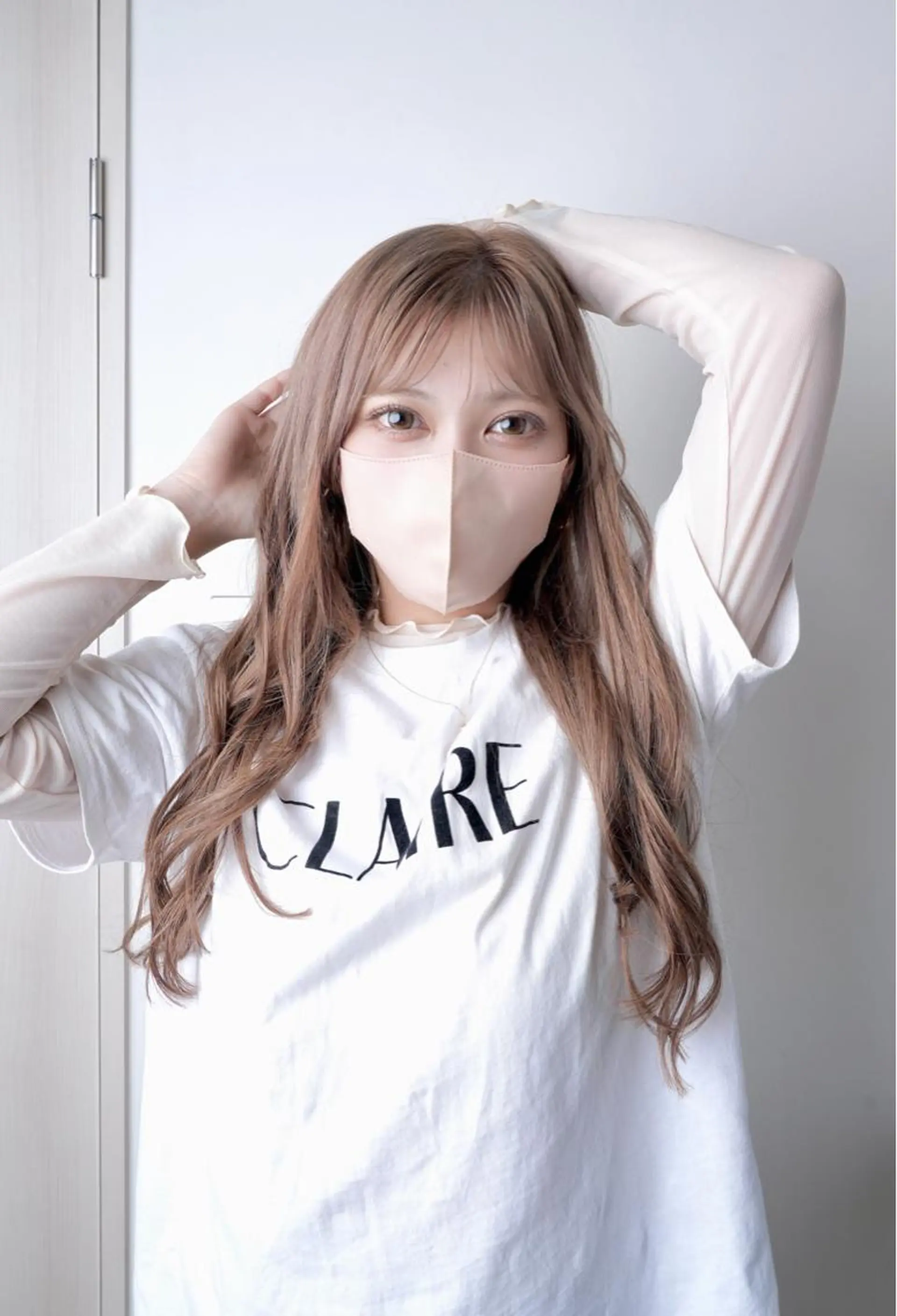 ミディアム カラー パーマ ヘアアレンジ アイブロウ エクステ 推し活専用 【派手髪】飯野ゆかりのヘアスタイル