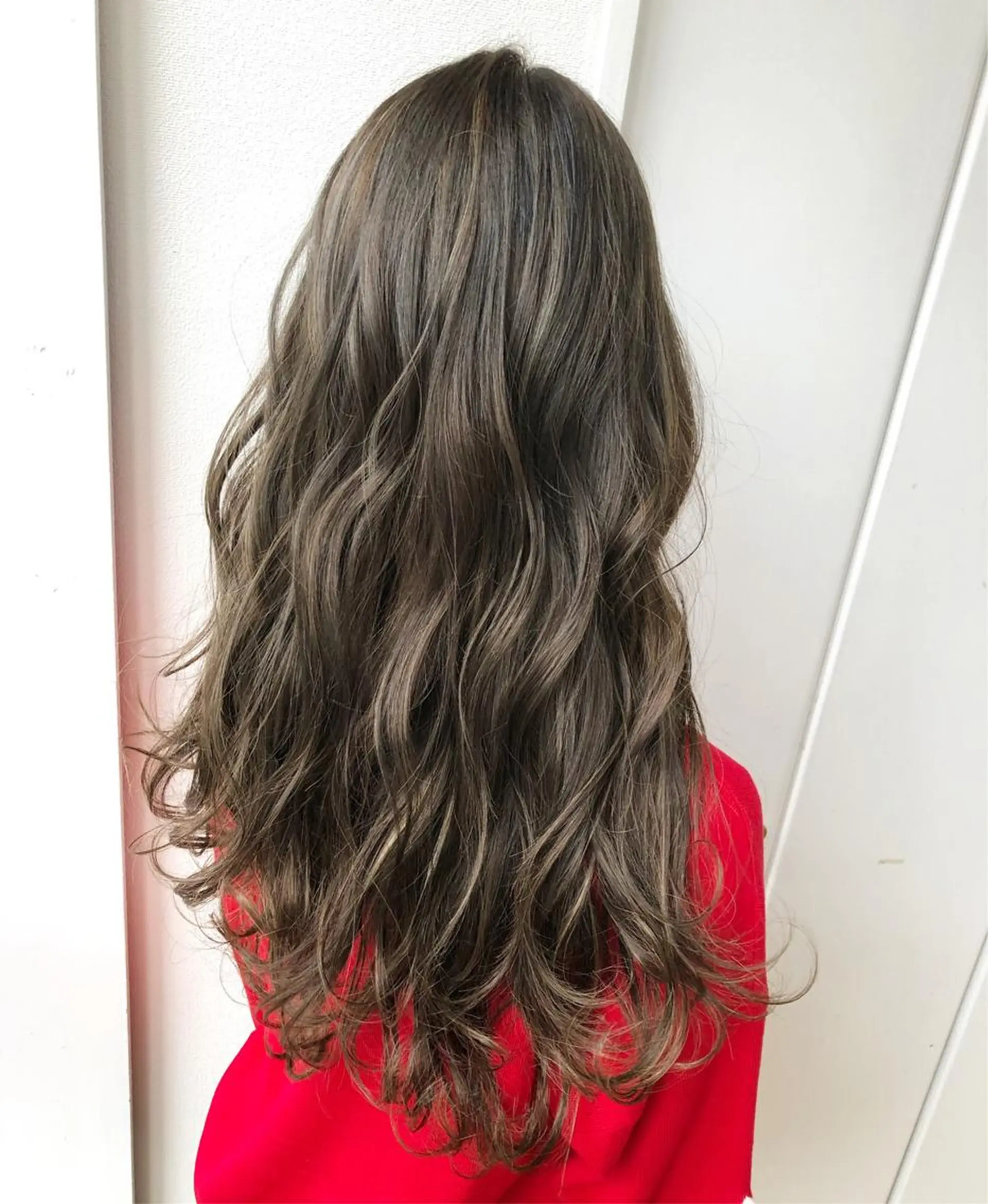 ロング カラー ヘアアレンジ グレージュ ハイライトカラー 3Dハイライト ハイライト カット ヘアカラー Le/a谷町 野上幹太のヘアスタイル