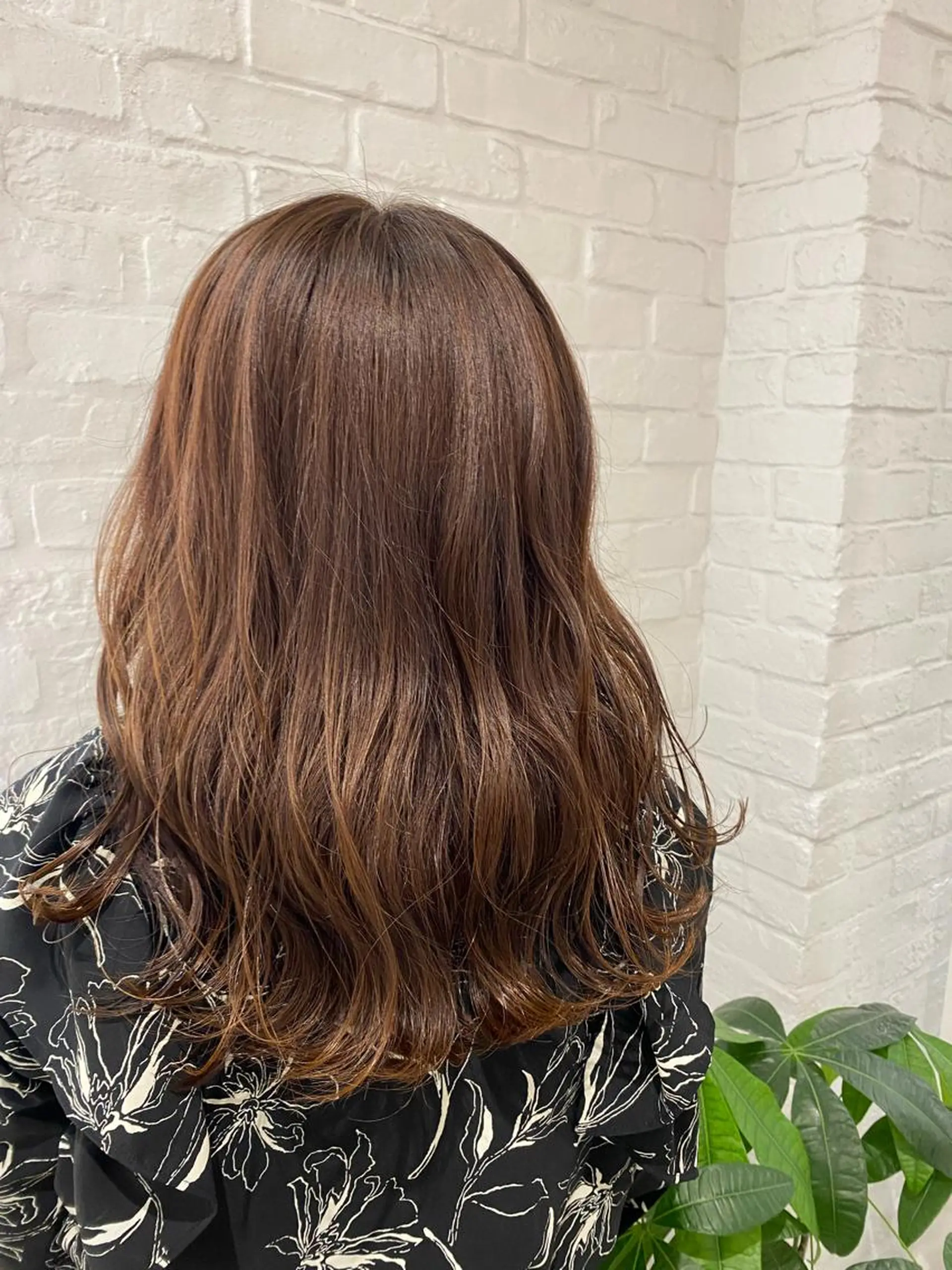 セミロング チョコレートブラウン 森部 杏菜のヘアスタイル