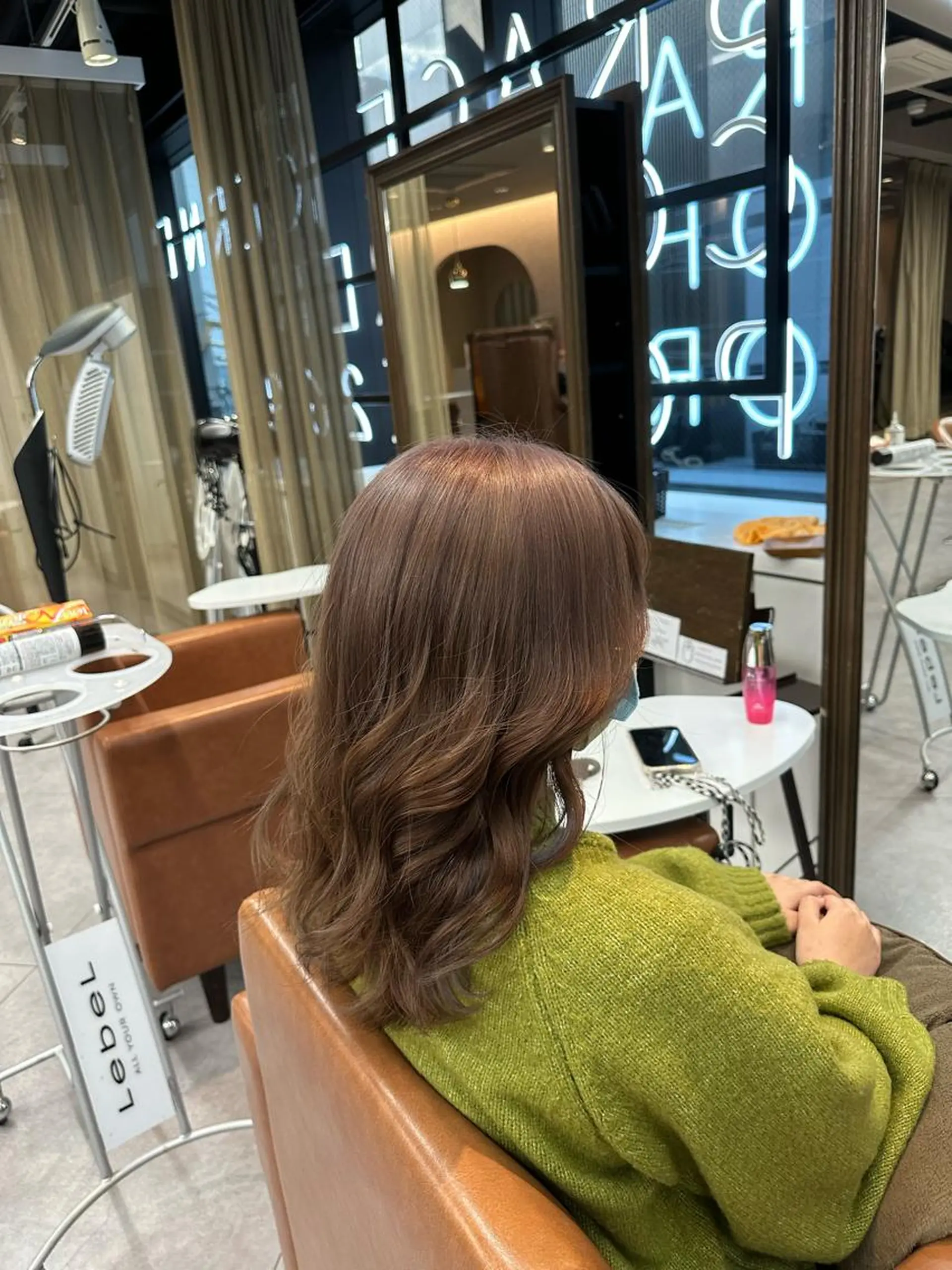 セミロング カラー パーマ ウルフとハイトーン みっちー✂️のヘアスタイル