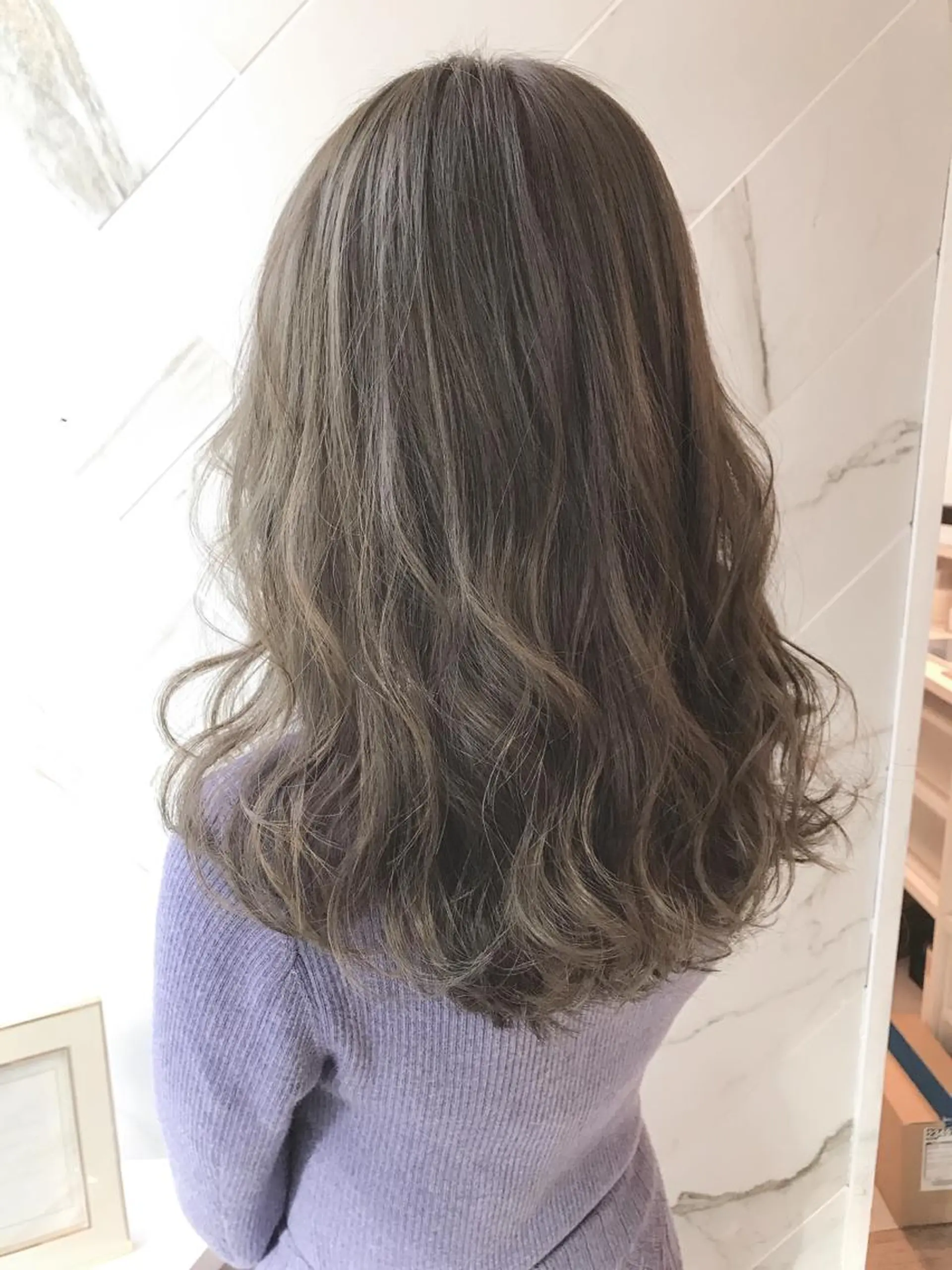 セミロング カラー アクアカラー アッシュ アッシュグレー イルミナカラー 髪質改善 KANOI 銀座中央通り所属・上條 航平のヘアスタイル