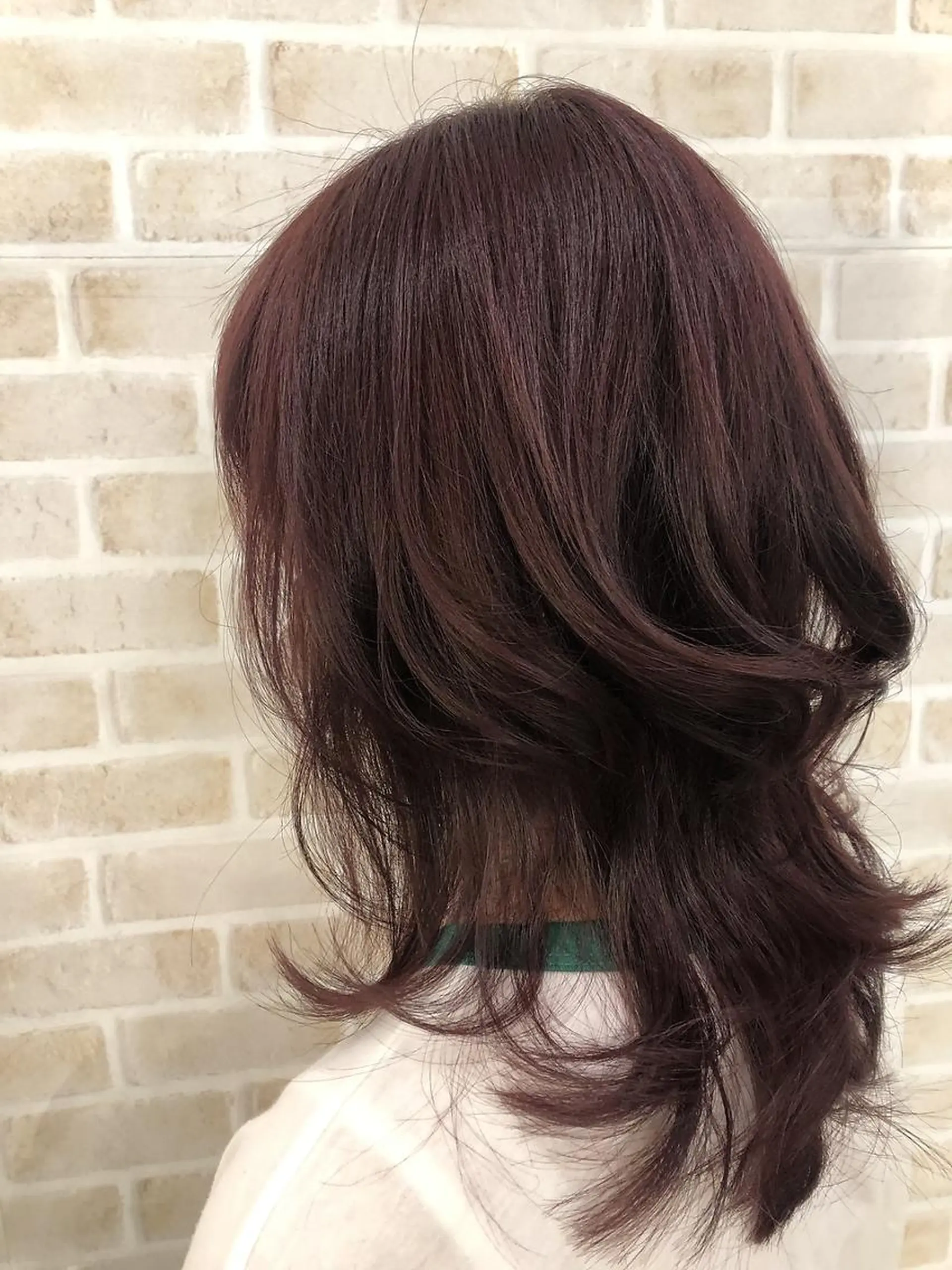 ミディアム カラー イヤリングカラー くびれヘア ヘアカラー トリートメント 髪質改善美容師🐥 艶だし職人/薄野大輔のヘアスタイル