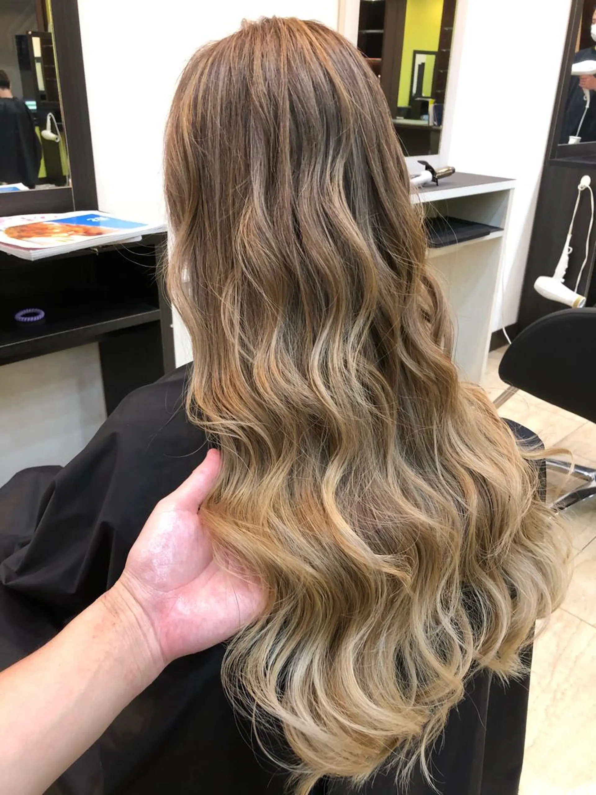 ロング ボブ 外国人風カラー ハイライト レイヤーカット ロング ヘアカラー yasu ヤスのヘアスタイル