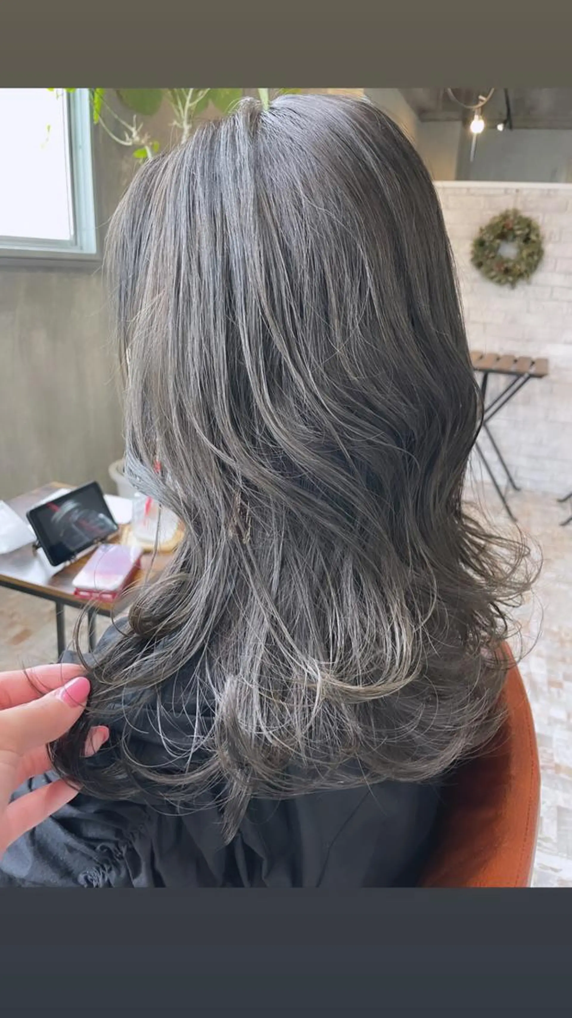 セミロング カラー グレージュ シルバー シルバーグレージュ risako🇰🇷 韓国ヘア/レイヤーのヘアスタイル