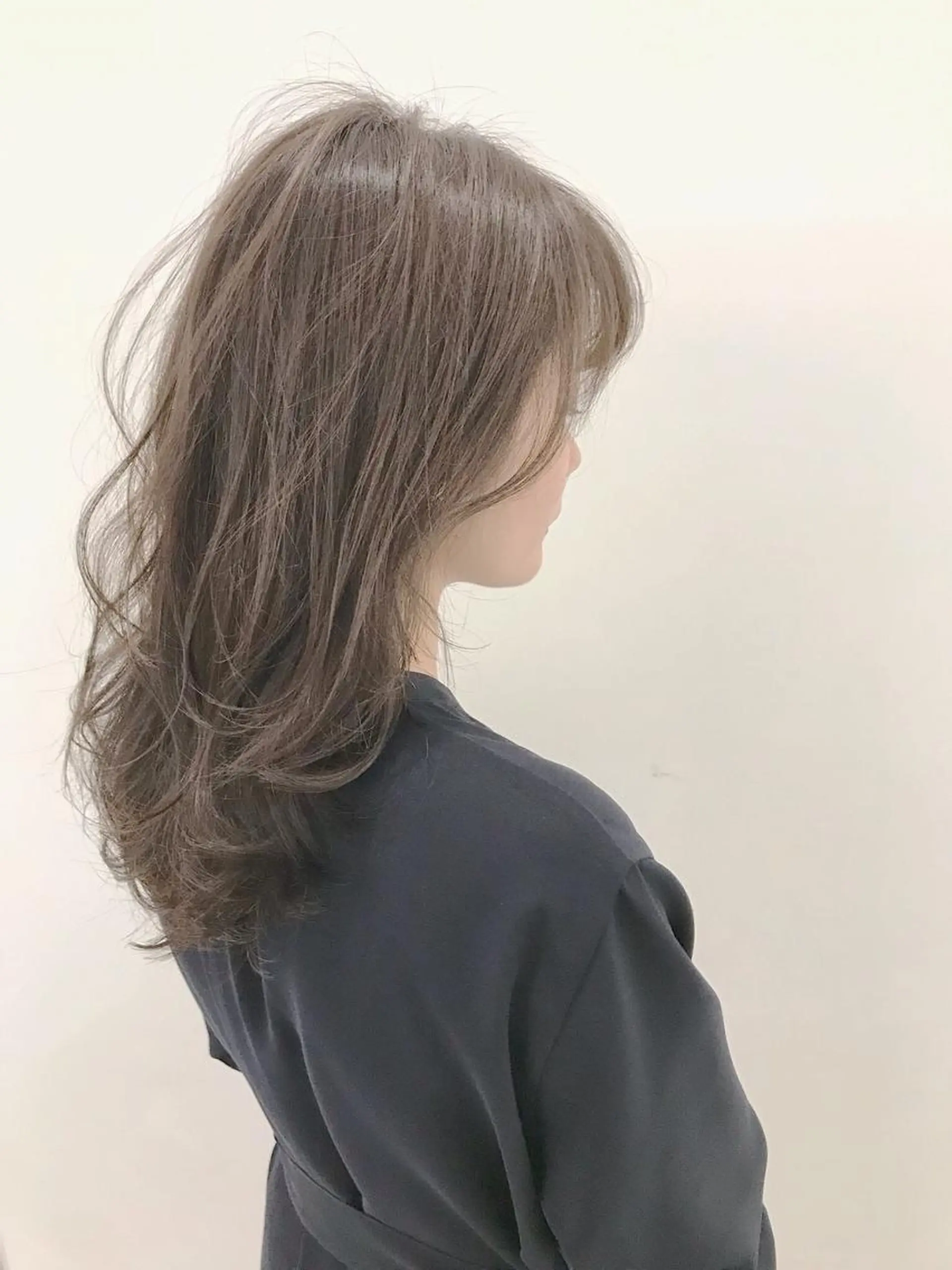 ミディアム カラー パーマ 小顔カット✨ 透明感カラーのヘアスタイル