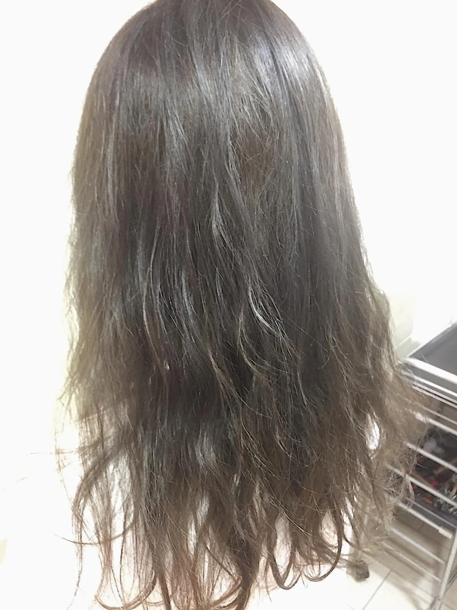 ロング カラー パーマ アッシュ フォギーグレージュ グレージュ 可愛いを作る神 ナオヒロのヘアスタイル